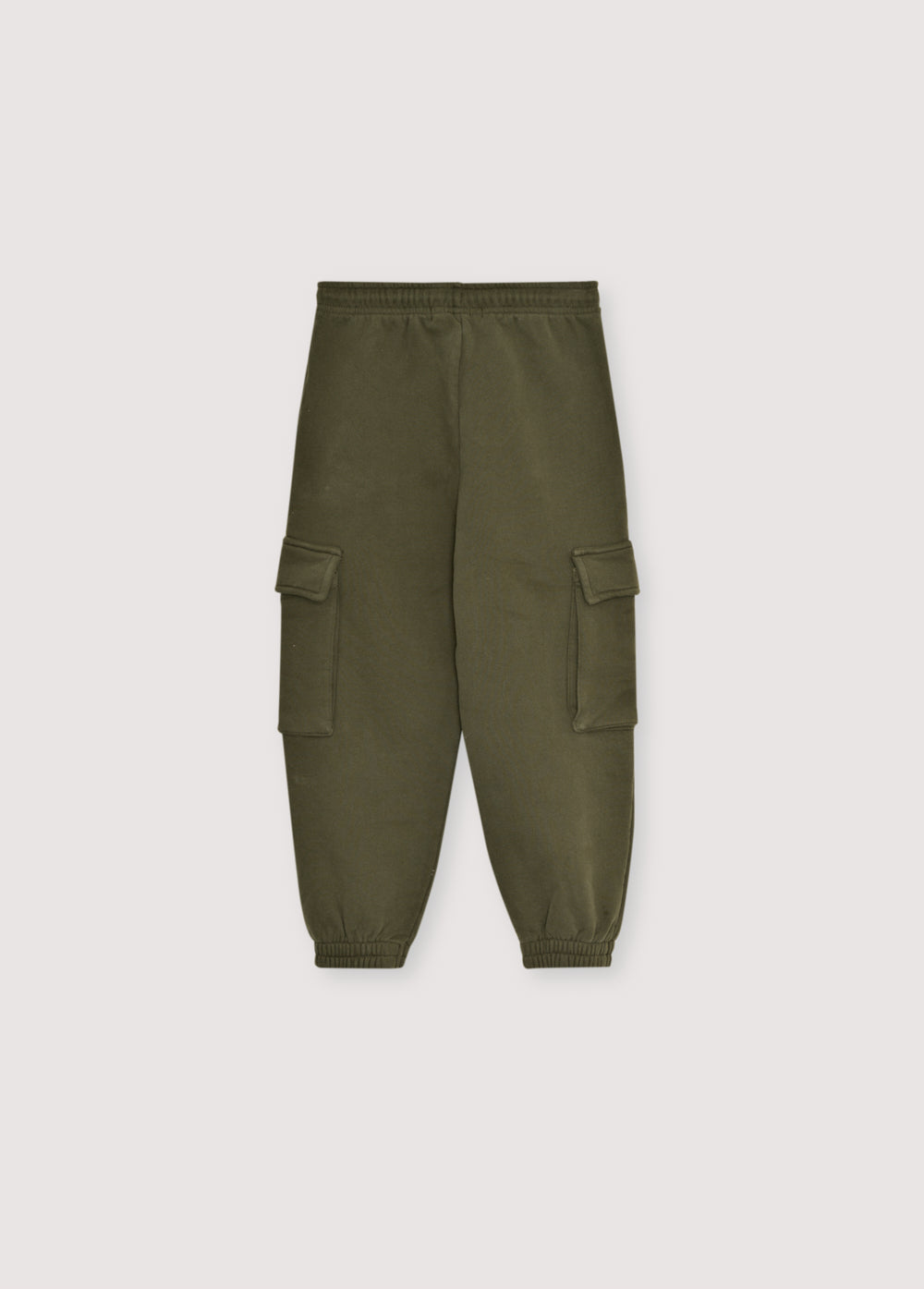 Cargo-style joggers with an elastic waistband and cuffs, featuring two cargo pockets. Brushed on the inside and outside.