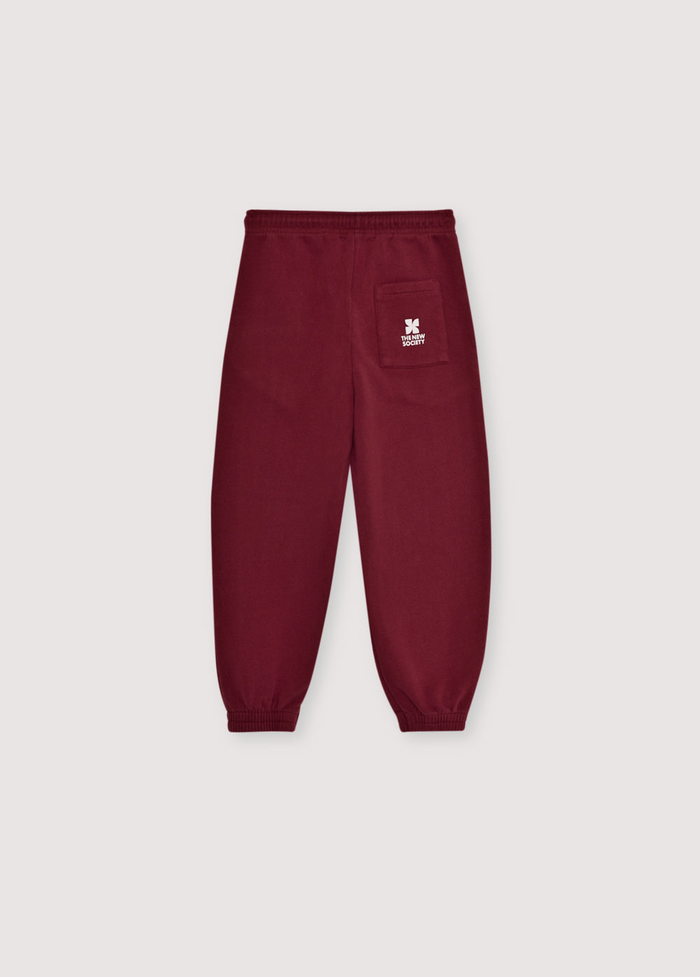 Fleece joggers brushed inside and outside with an adjustable elastic waistband and drawstring, and elastic cuffs. Perfect for creating a comfortable total look with the matching sweatshirt. It features a brand print detail on the front side. Brushed on the inside and outside.