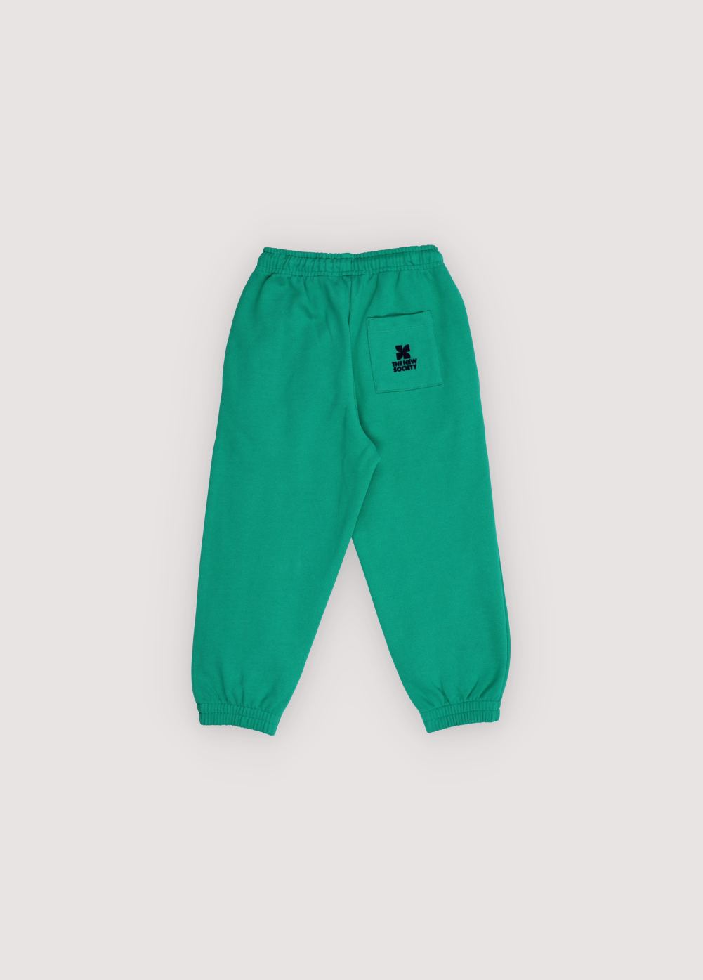 Fleece joggers brushed inside and outside with an adjustable elastic waistband and drawstring, and elastic cuffs. Brushed on the inside and outside. Perfect for creating a comfortable total look with the matching sweatshirt. It features a brand print detail on the front side.