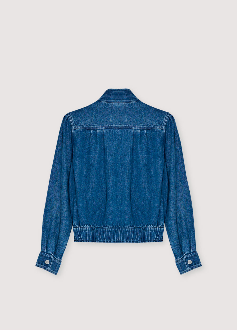 Crafted from 100% Tencel, this lightweight denim jacket combines effortless style with everyday comfort.