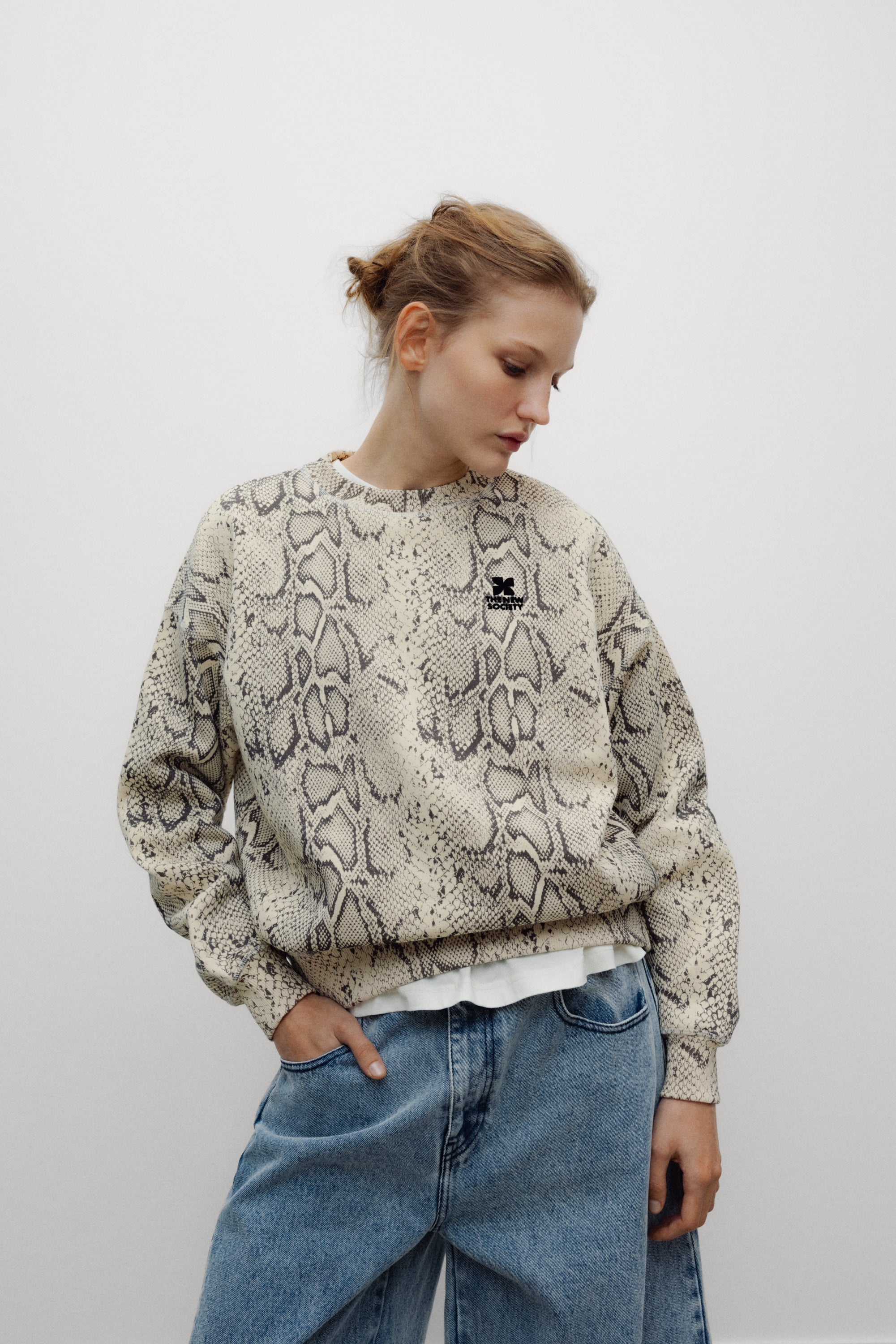 TNS Logo Damen-Sweatshirt mit Schlangenmuster