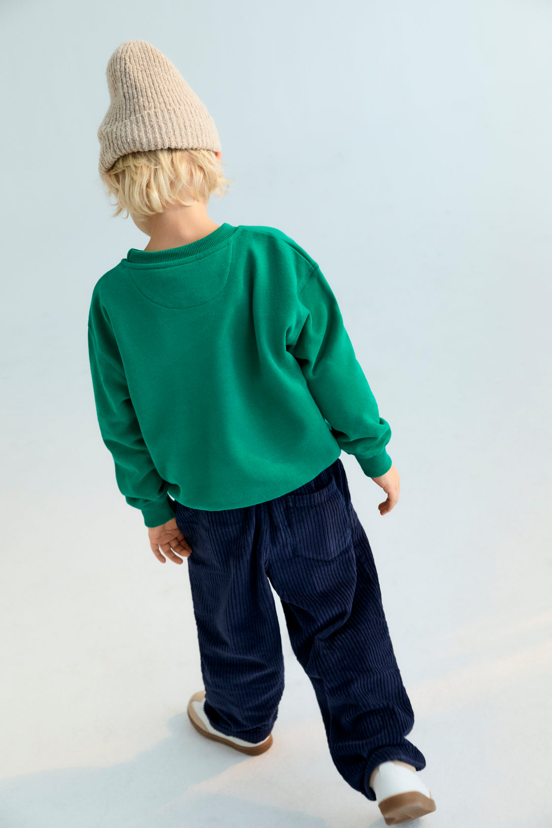 Refresh your everyday essentials with our classic sweatshirt in vibrant Radiant Emerald. Featuring a striking contrasting logo print on the front, this piece combines bold branding with timeless comfort.