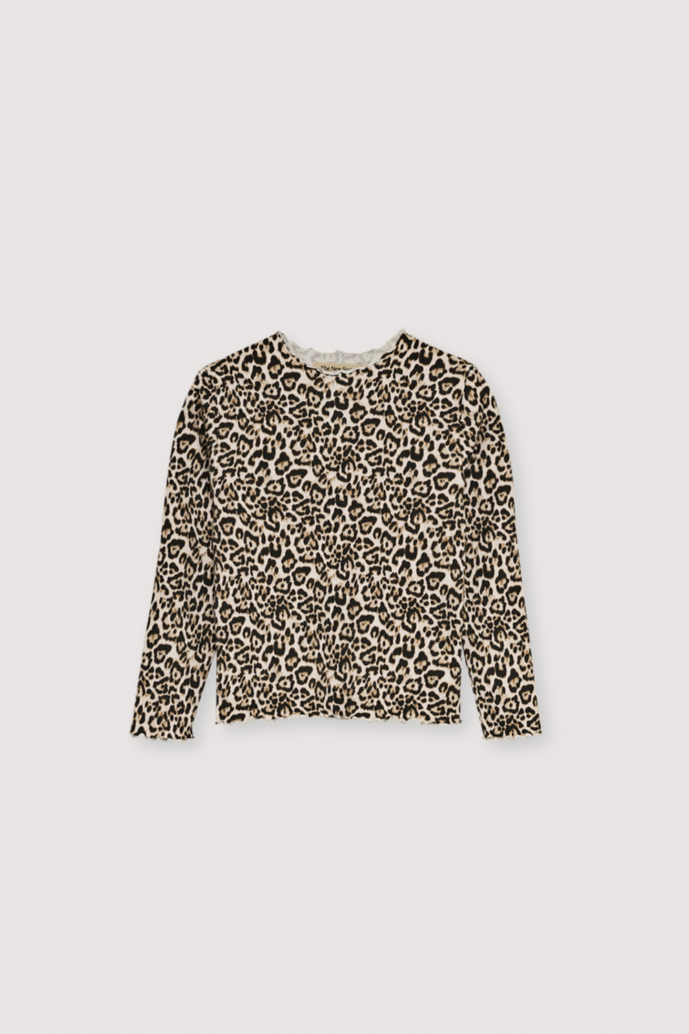A fresh take on a classic. This ribbed T-shirt features our signature Nelia leopard print and subtle tone-on-tone baby overlock stitching for a clean, refined finish. Soft, stretchy, and easy to wear, it’s designed to move with you.