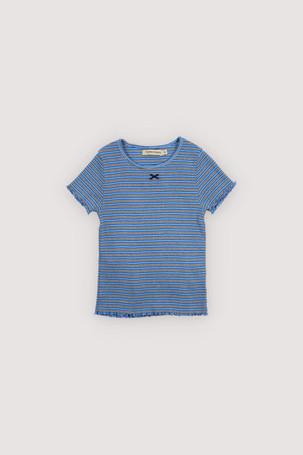 Tee in fine, soft rib fabric with stripes, featuring a round neckline and cuffs and hem finished with delicate baby overlock