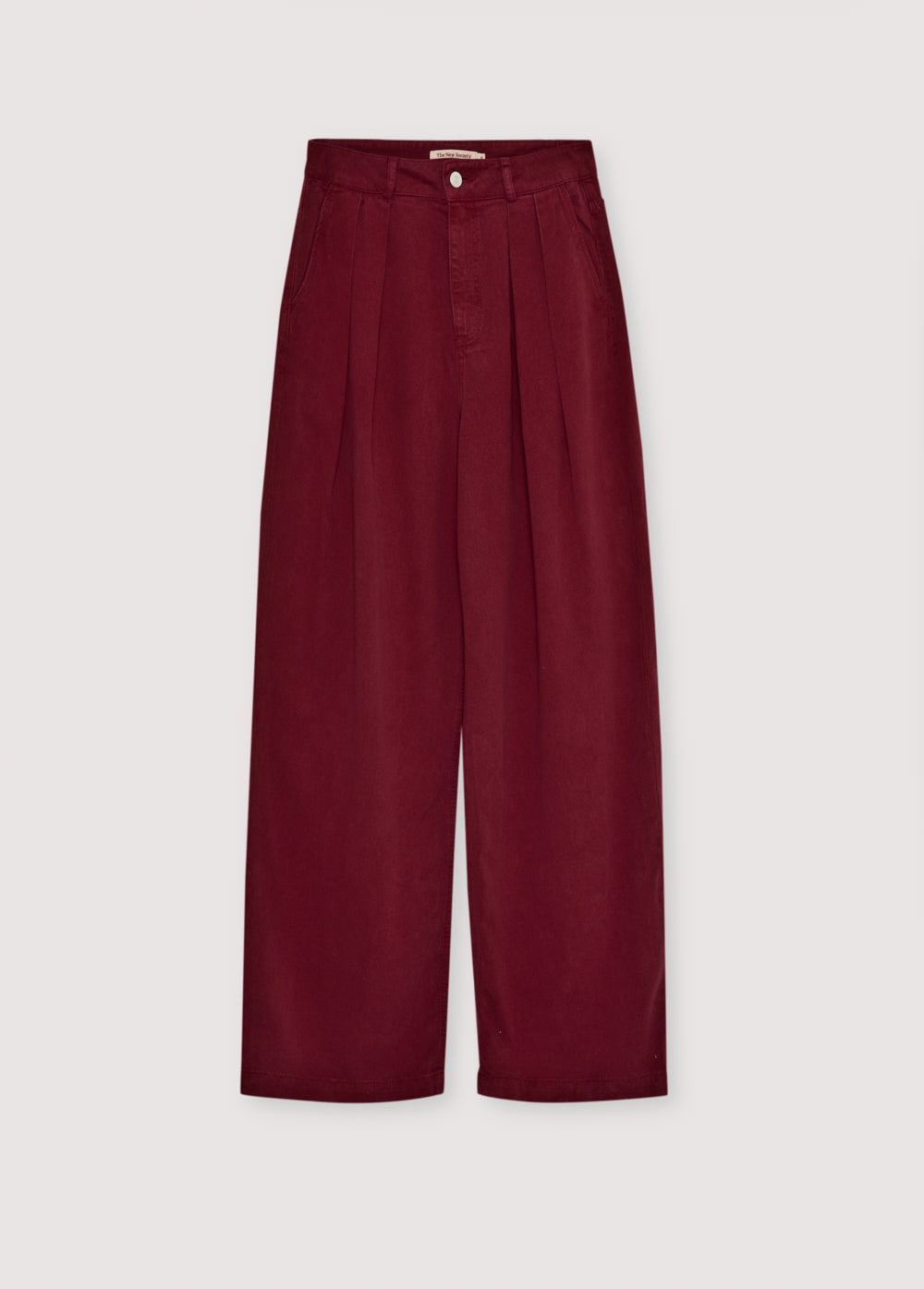 One of our bestsellers: straight-leg Tencel trousers with pleat details, available in three colors. It comes with a matching shirt to create a complete, coordinated look.