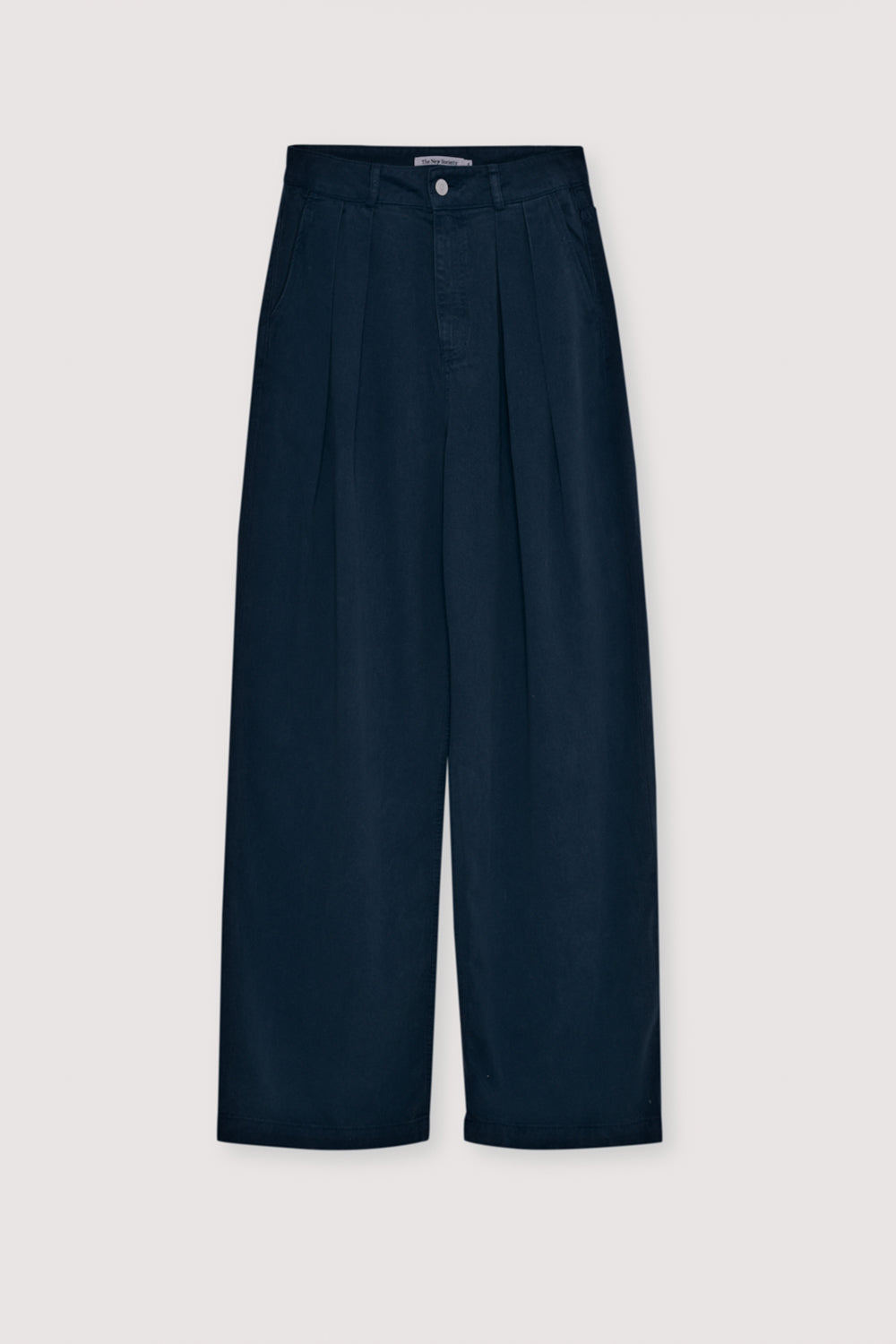One of our bestsellers, these straight-leg Tencel trousers feature elegant pleat details and are available in three versatile colors. Pair them with the matching shirt for a complete, coordinated look.