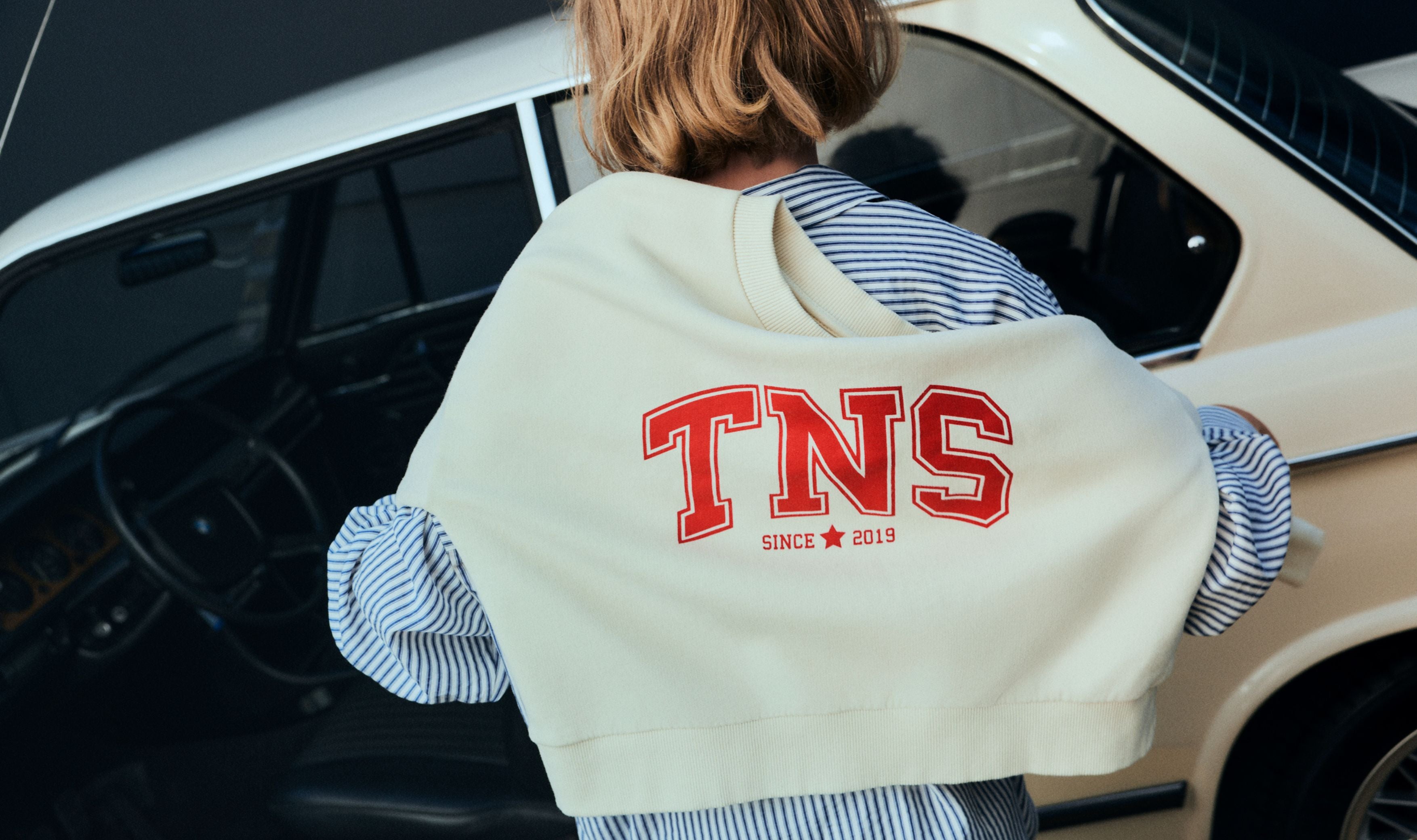 Crop sweatshirt in soft cotton fleece with ribbed collar and cuffs, featuring a contrasting TNS embroidery on the chest for a cozy yet stylish look.