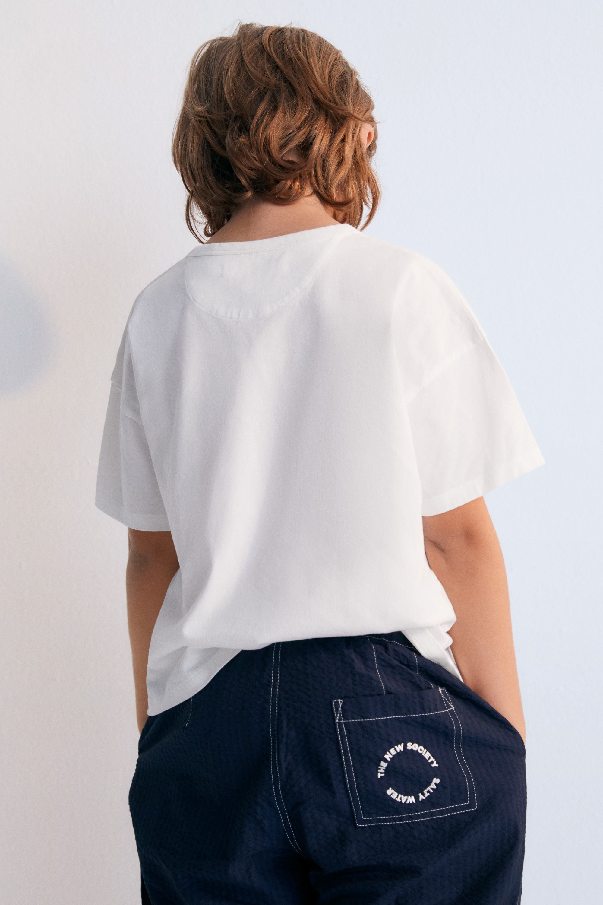 Short-sleeved t-shirt with contrast detailing on the collar and sleeves and a playful lobster print on the front. Spring Summer Collection. The New Society.