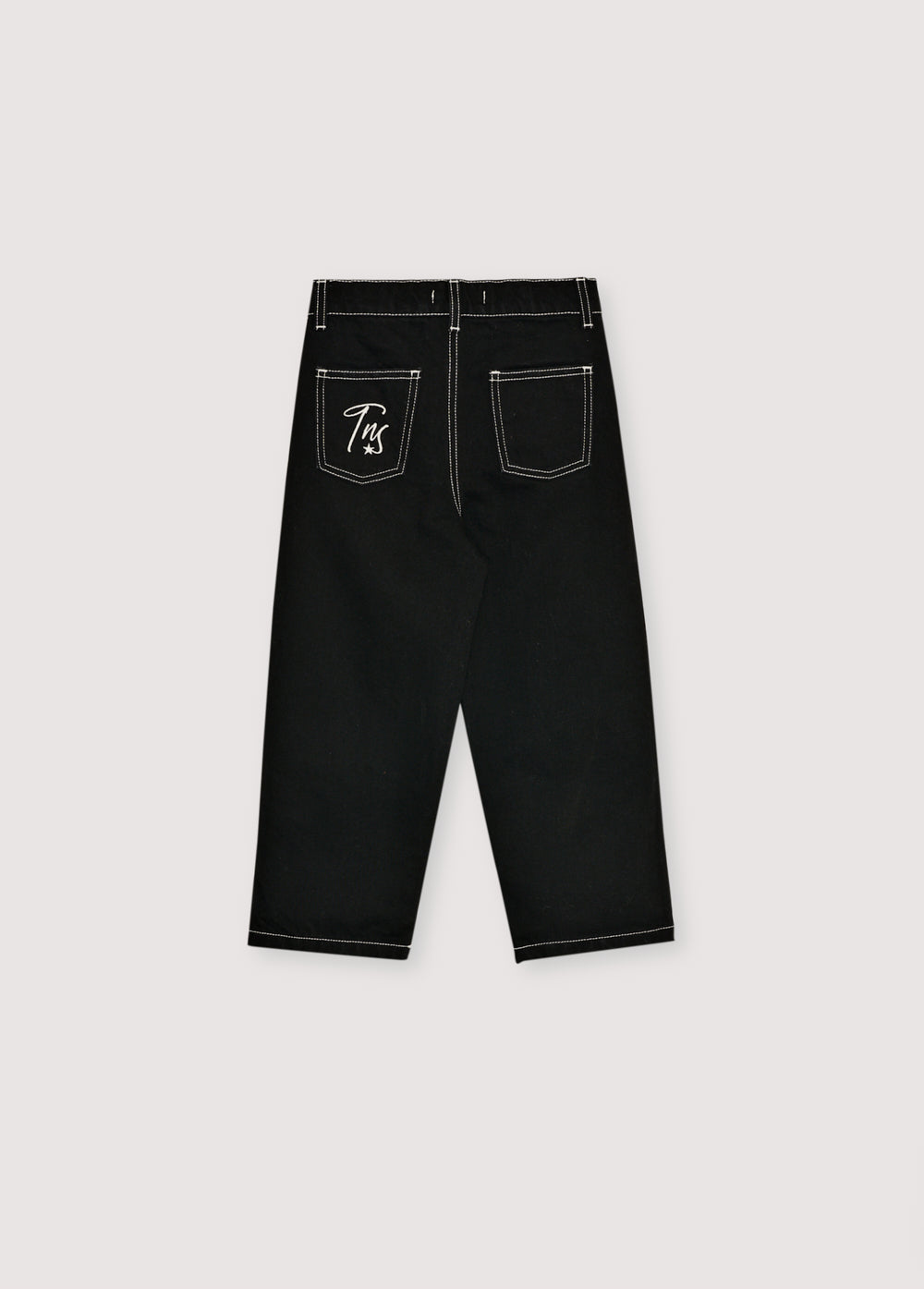 The Yaiza pant is a new and original style, with a wider fit, contrasting topstitching details and a unique TNS embroidery on the back pocket. It also includes an adjustable interior waistband with elastic.