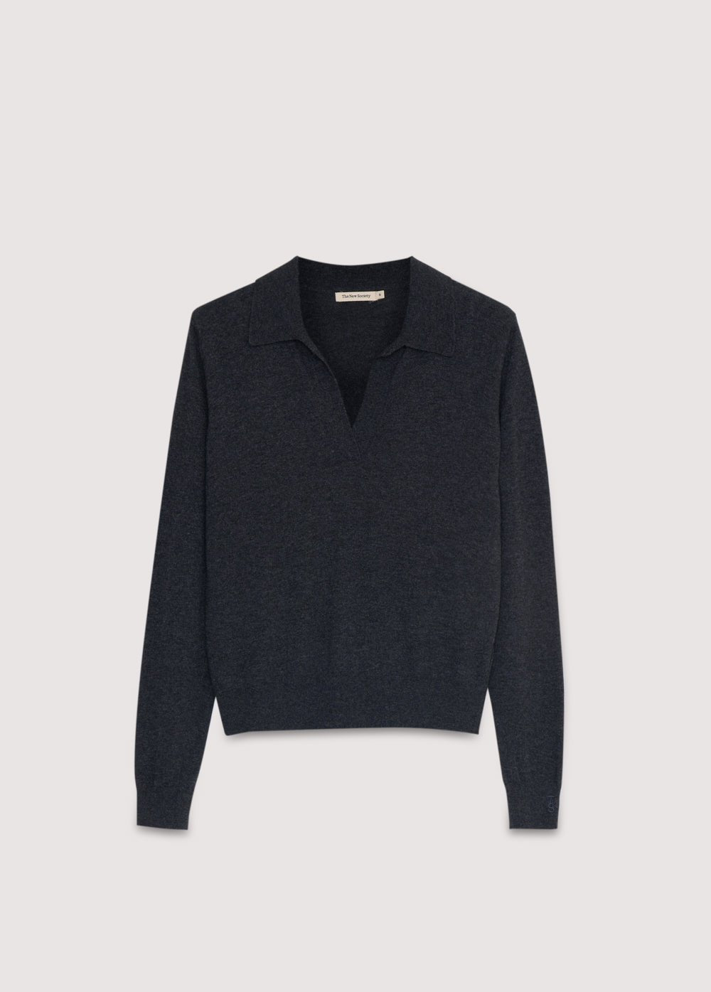 Fine-knit polo in cashmere and wool, with ribbed cuffs and hem, and a ribbed collar with a button placket.