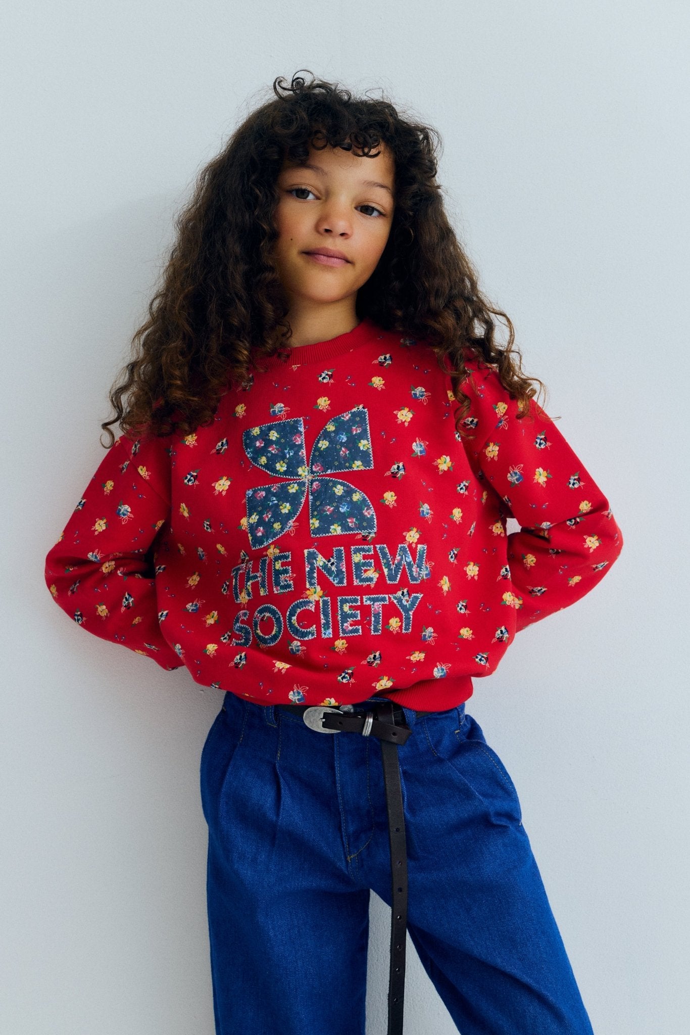 Our classic logo sweatshirt is crafted from 100% soft cotton for everyday comfort and timeless wear. Reimagined with a fresh multicolor floral print, it features a floral-print patch logo and contrasting stitch details that bring a quiet yet expressive energy to the piece.