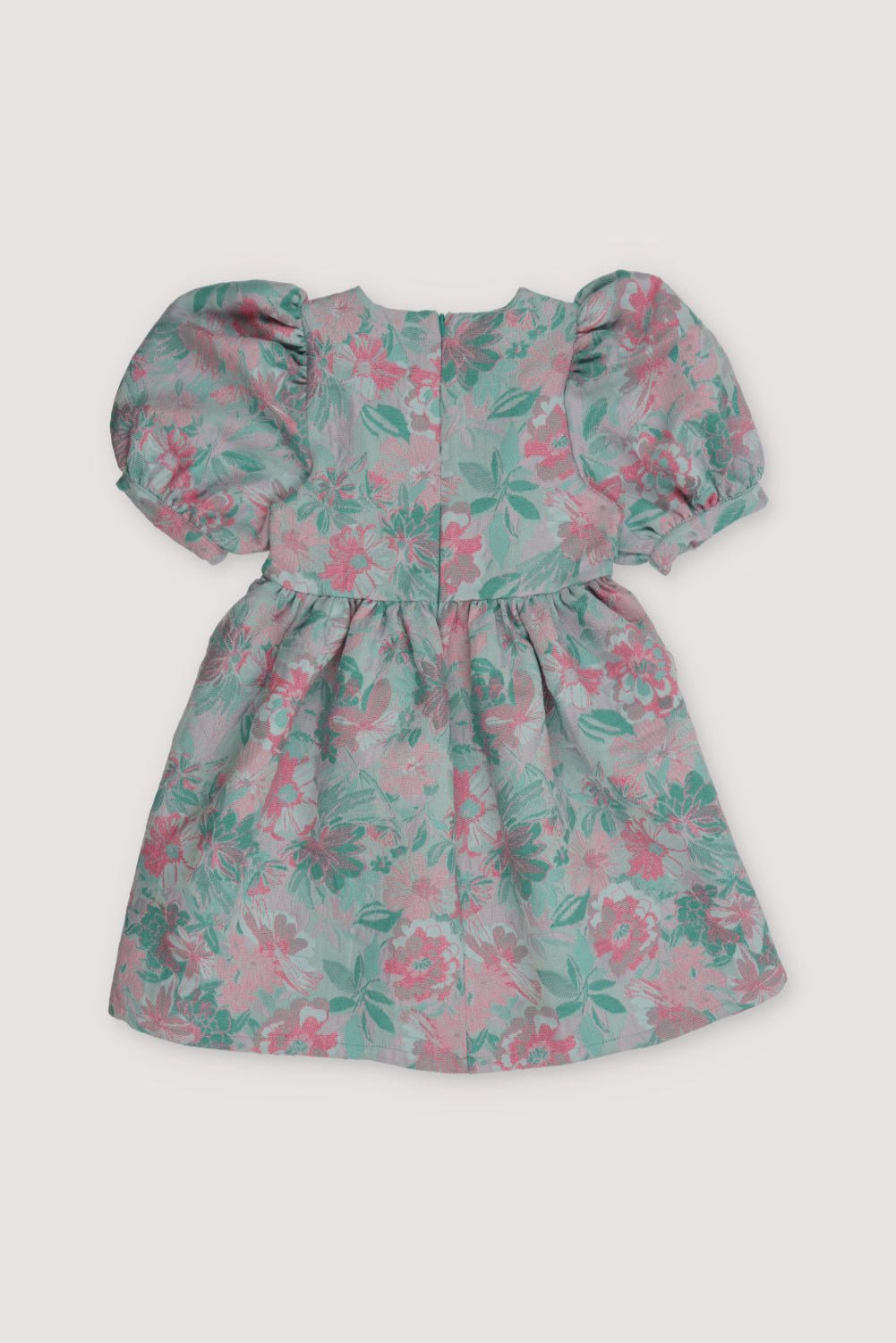 Robe Artemisa, notre best-seller est désormais disponible en deux coloris, jade et hibiscus. Robe à manches bouffantes et jupe évasée.