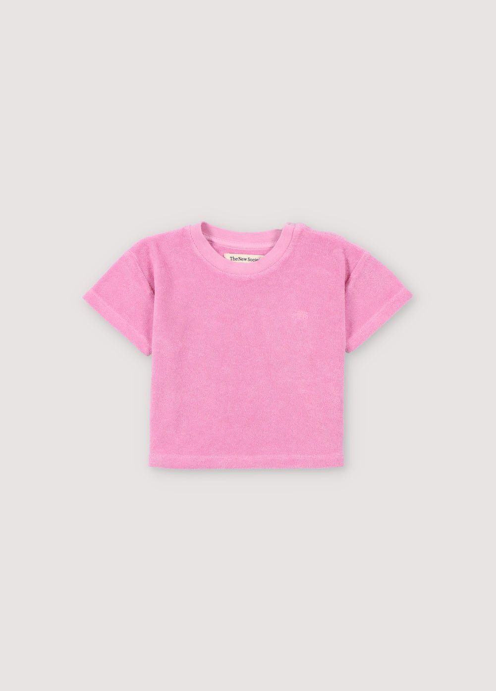Chemise en tissu éponge avec col et ouverture épaules en bord-côte avec boutons-pression ton sur ton. Il présente une broderie de la marque sur la poitrine dans un ton assorti. Parfait à associer avec le bloomer assorti. Collection Printemps Été. The New Society.