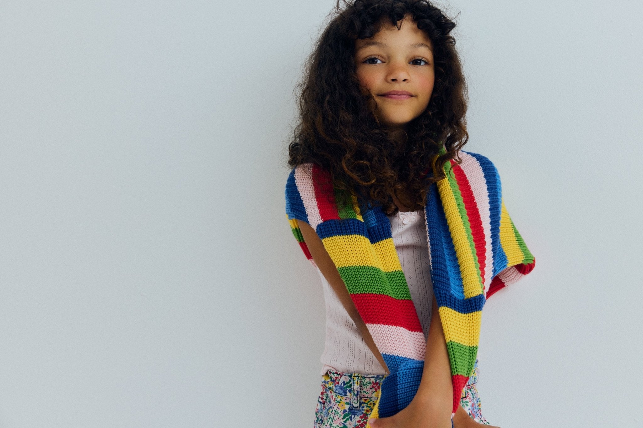 Unser charakteristischer feiner Baumwollstrick für den Sommer, gefertigt in einer raffinierten, leichten Textur.