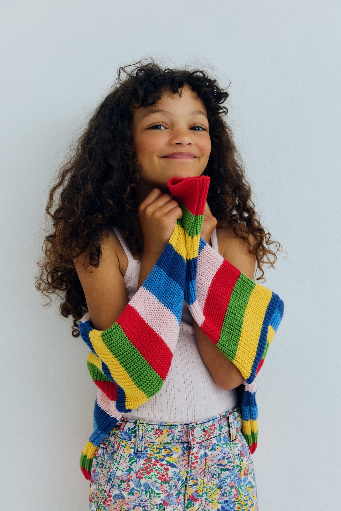 Unser charakteristischer feiner Baumwollstrick für den Sommer, gefertigt in einer raffinierten, leichten Textur.