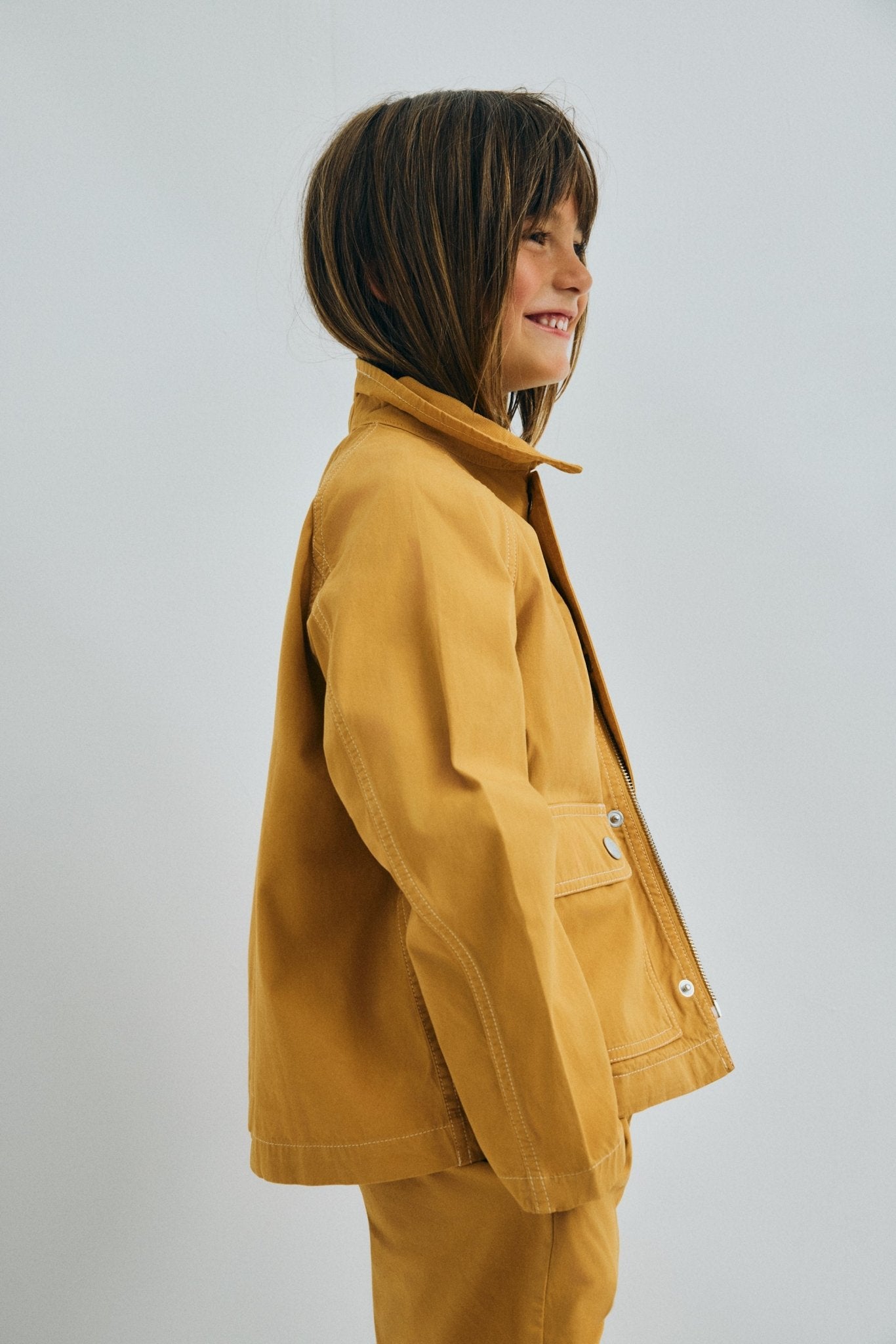 Sturdy canvas jacket featuring stitched pocket details and a soft corduroy collar.