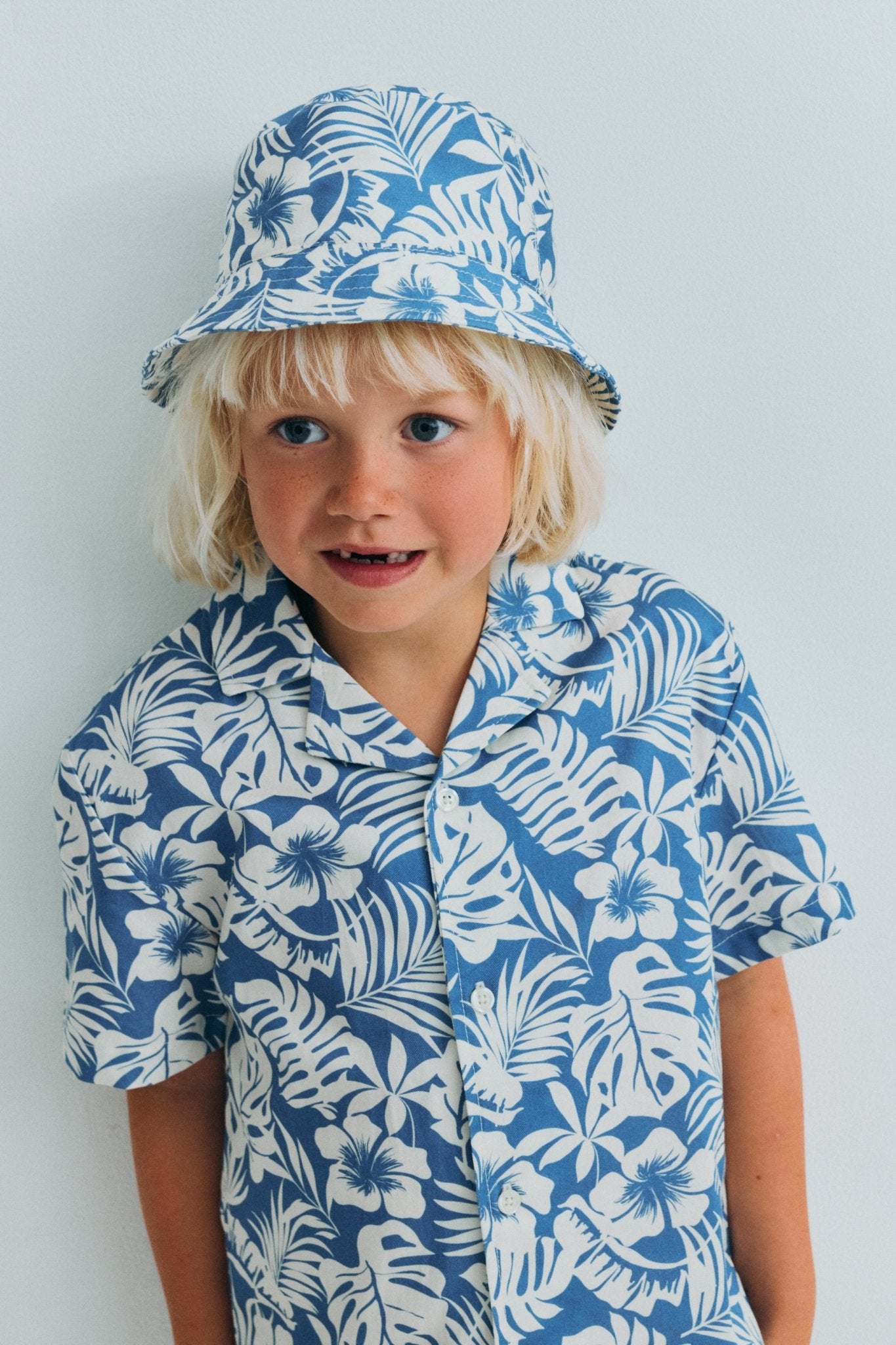 This short-sleeve shirt for kids is crafted from soft, breathable cotton, designed to keep little ones comfortable throughout the warmer days.