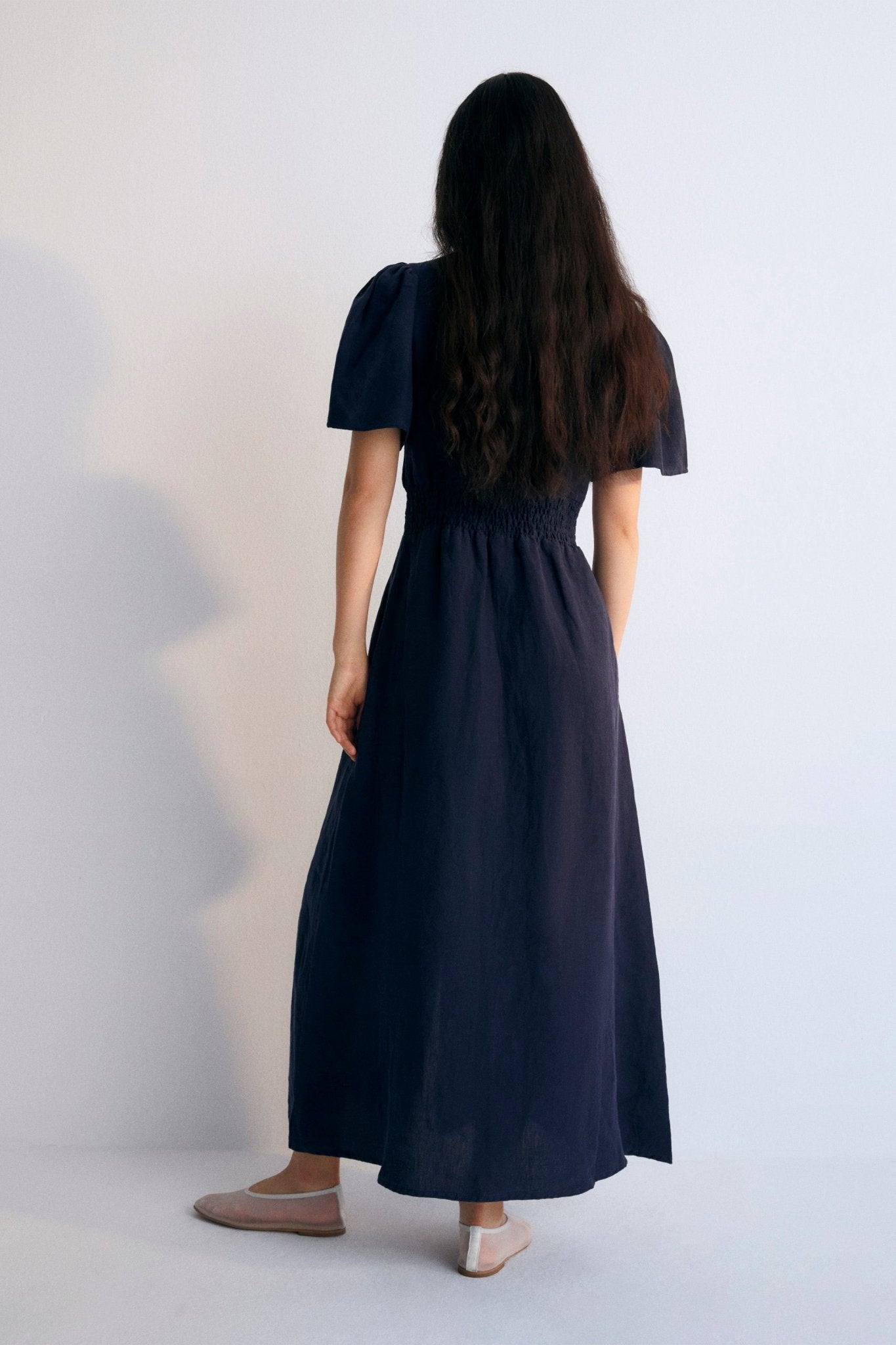 Our bestseller now available in solid colors. Hera Woman Dress 2 in 100% linen, available in three colors: navy, hibiscus, and palm. V-neck, short sleeves with shoulder gathering, and center front buttons.