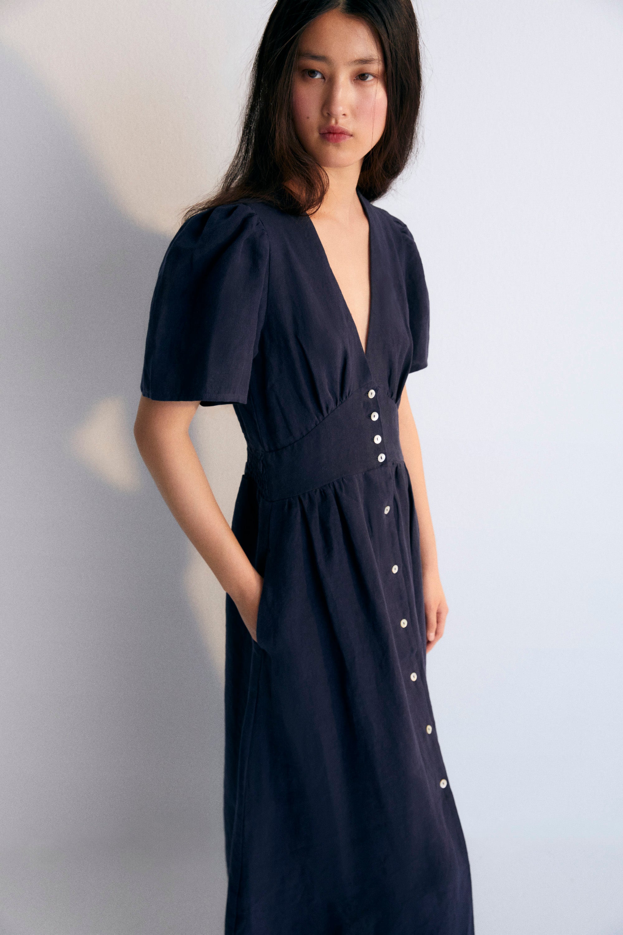 Our bestseller now available in solid colors. Hera Woman Dress 2 in 100% linen, available in three colors: navy, hibiscus, and palm. V-neck, short sleeves with shoulder gathering, and center front buttons.
