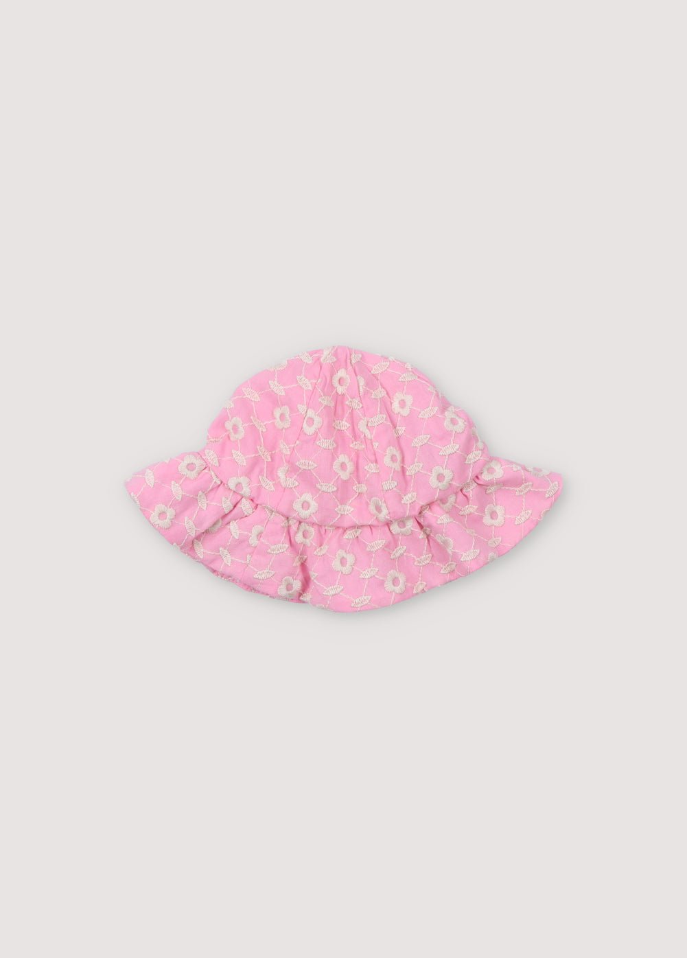 Complétez le total look Isidora avec un bonnet bébé en 100% coton. Tissu voile en hibiscus avec broderie macadamia. Collection Printemps Été. The New Society.