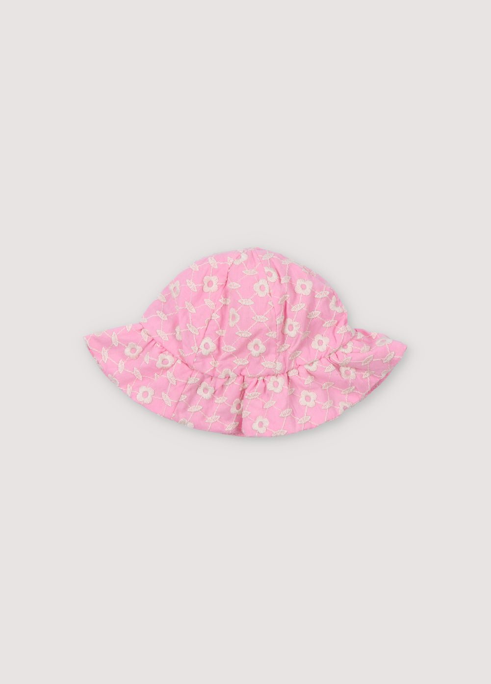 Complétez le total look Isidora avec un bonnet bébé en 100% coton. Tissu voile en hibiscus avec broderie macadamia. Collection Printemps Été. The New Society.
