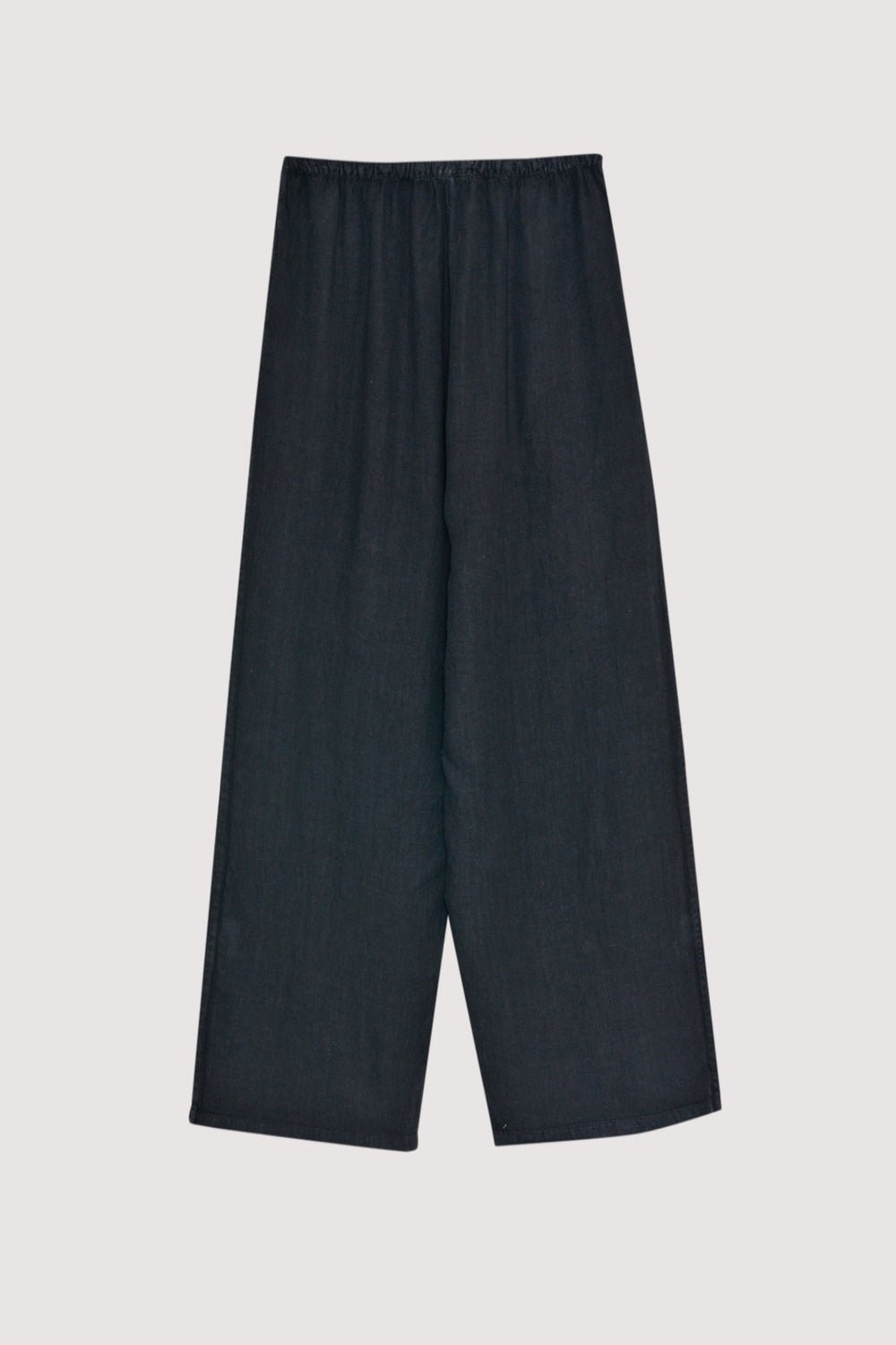 Linen trousers with a wide, cropped fit, crafted in soft, breathable linen. Features side pockets and a fine adjustable waistband with drawstring, perfect to pair with any piece from the collection
