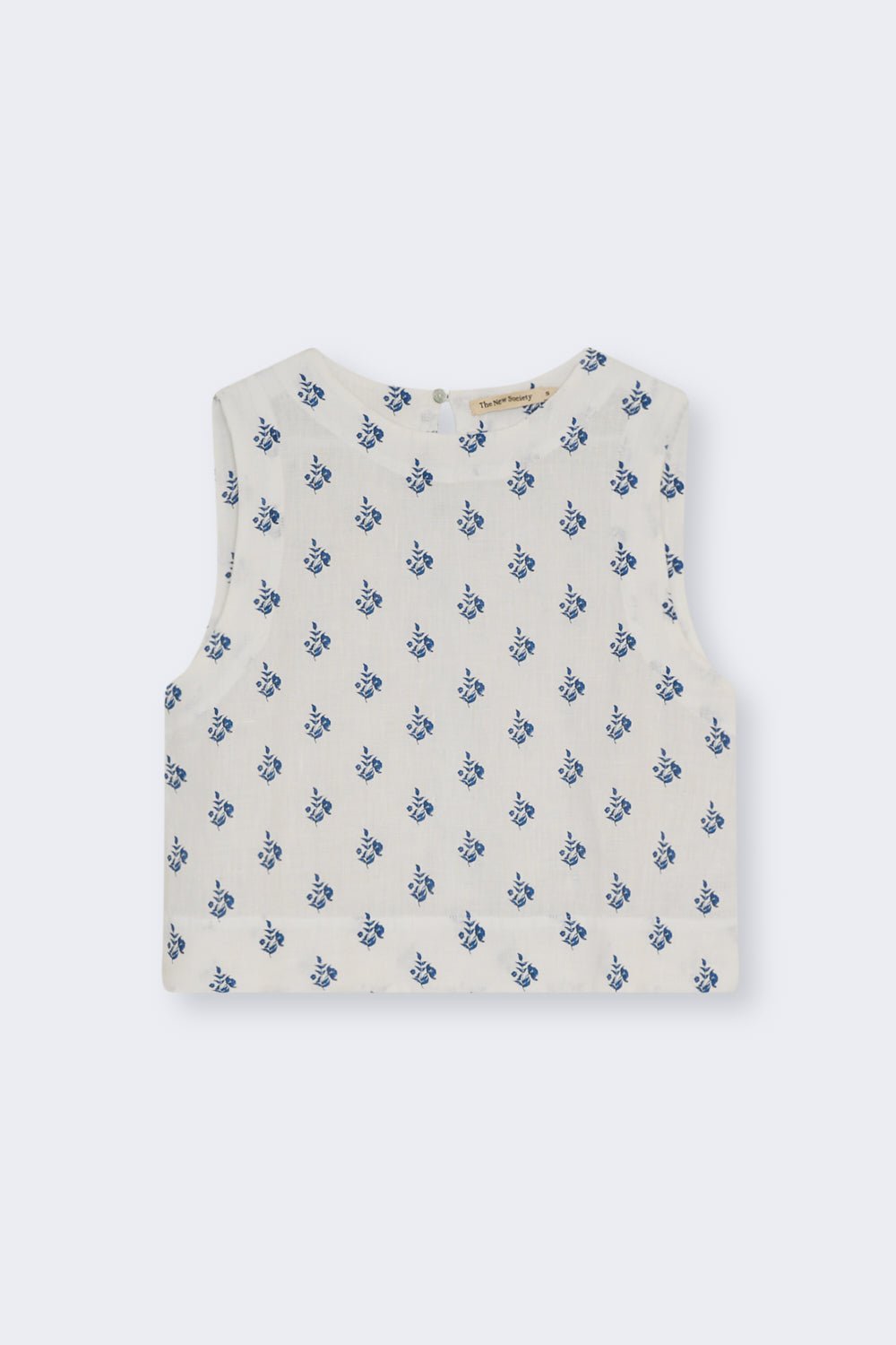 Crafted from 100% linen in Portugal, this top offers a soft, delicate finish for comfortable all-day wear.