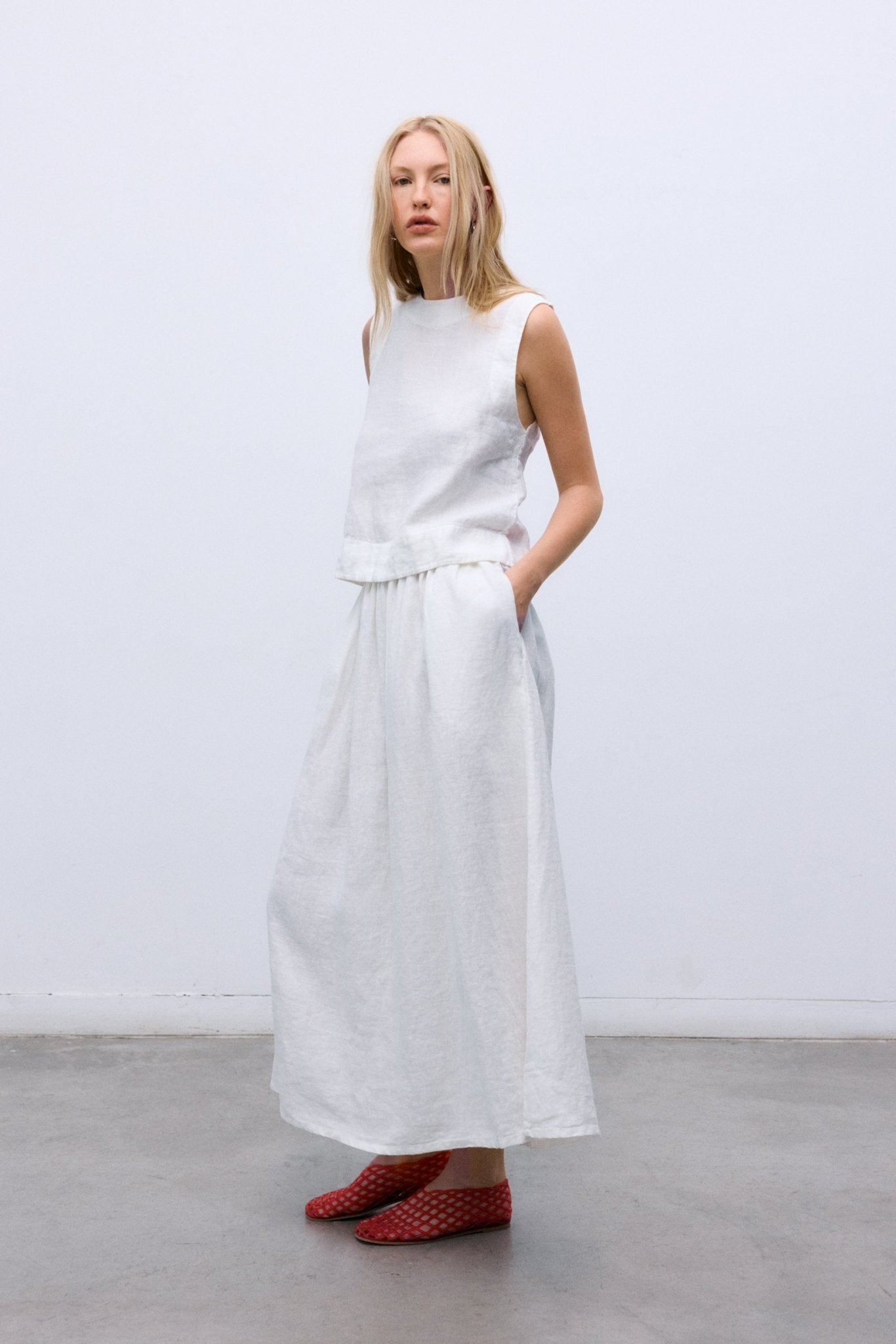 Jupe midi 100% lin avec taille élastique et beaucoup de volume. Une pièce parfaite pour l'été.