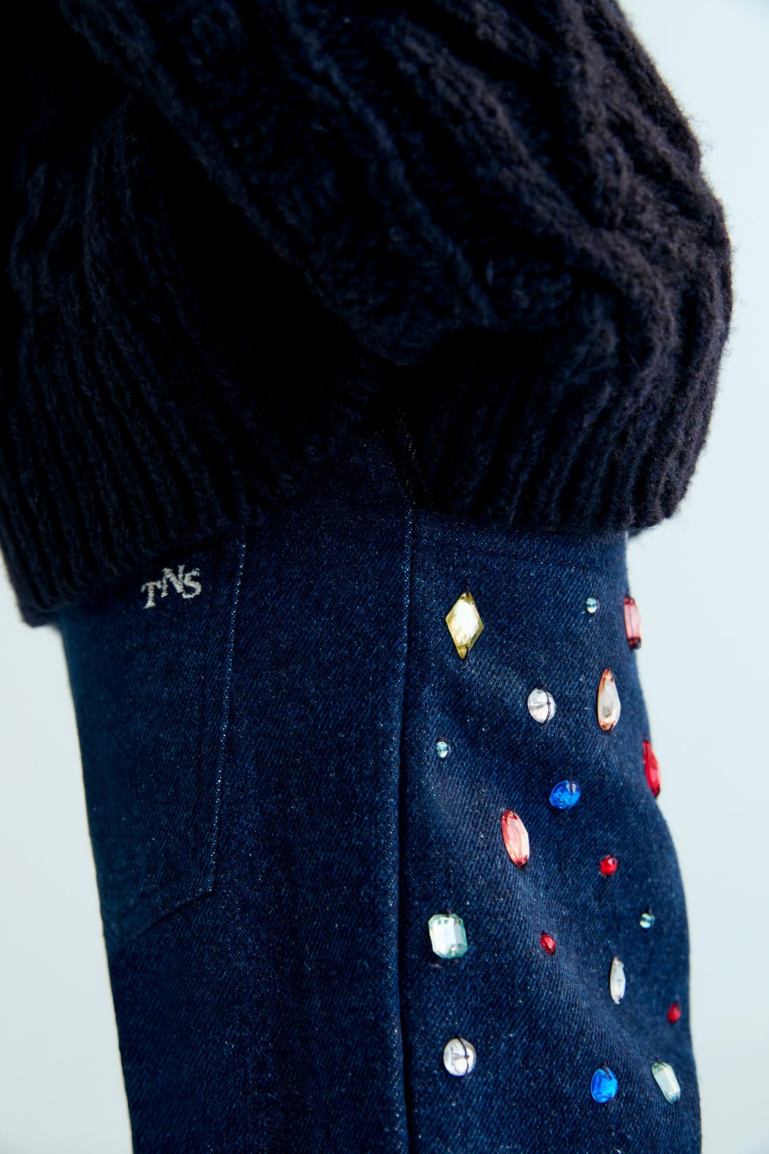 Dark denim pants with hand-applied multicolor crystal details on the front. TNS embroidery in lurex. Perfect to combine with the matching jacket.