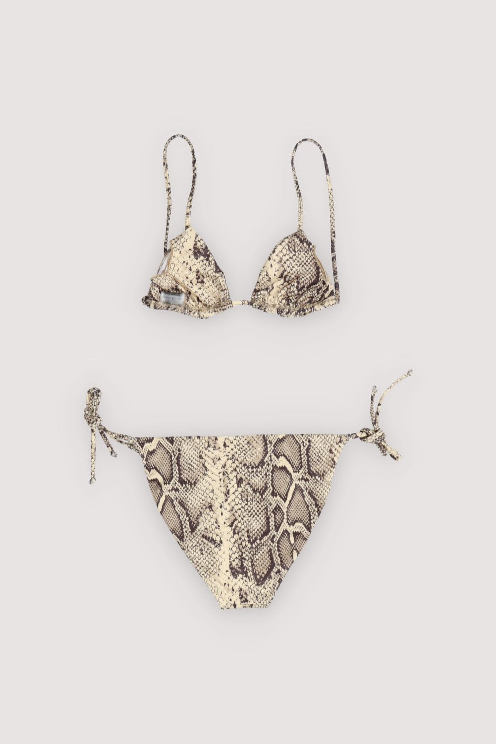 Turn heads with this stylish snake-print bikini, designed with adjustable straps on both the top and bottom to ensure a perfect, personalized fit. Sleek, comfortable, and made for confident summer vibes.