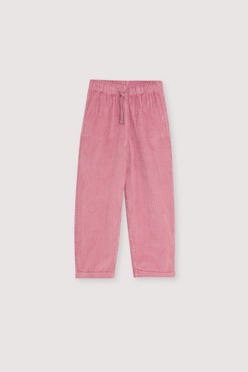 Klassische, gerade geschnittene Cordhose in einem sanften Dream Blush-Ton, entworfen für Komfort und Bewegungsfreiheit.