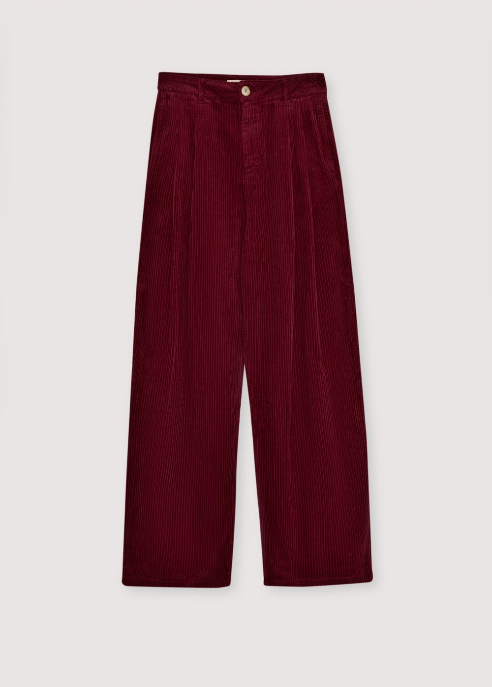 Notre pantalon classique en velours côtelé à jambe large avec double pli sur le devant.