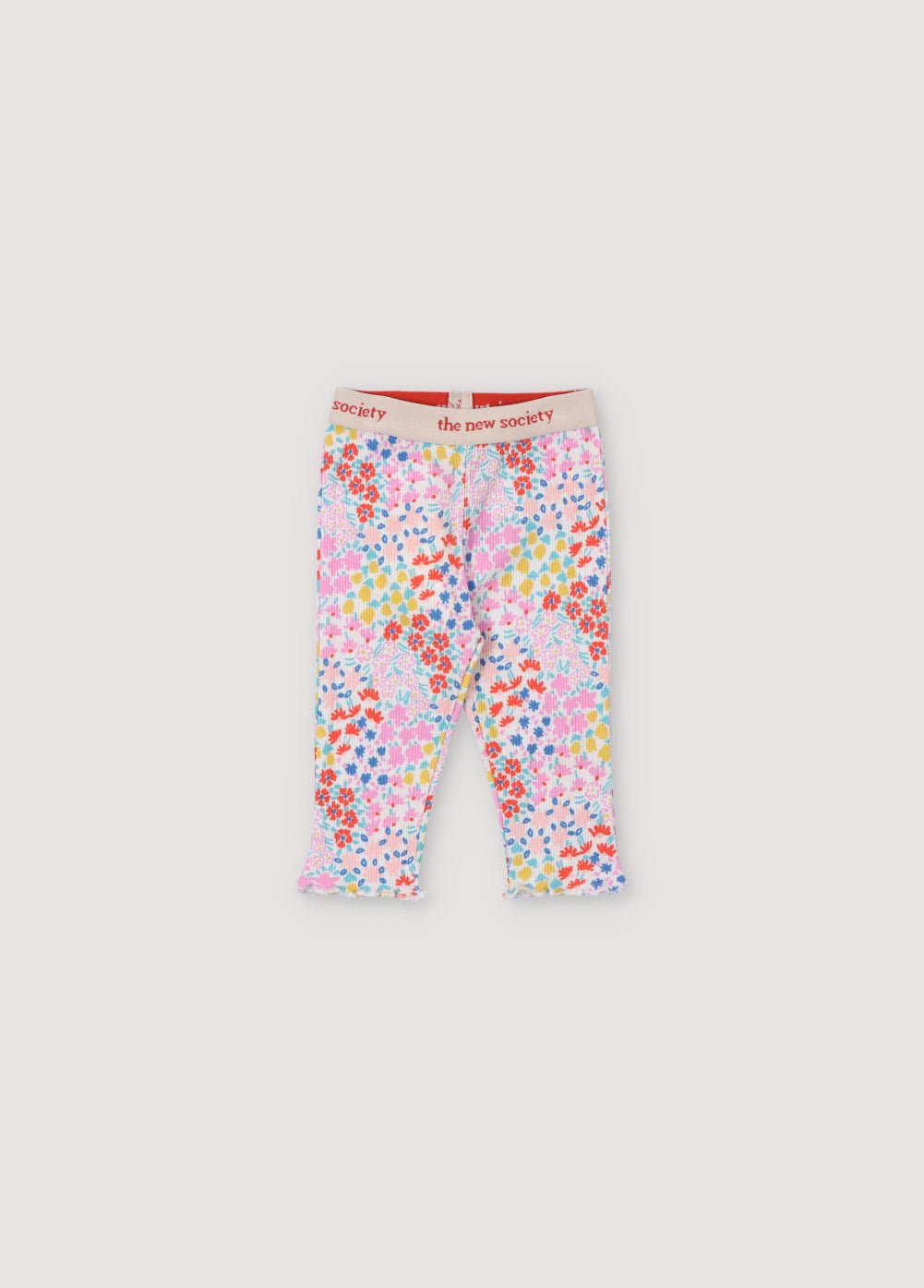 Legging côtelé à imprimé floral multicolore. Il présente une taille élastique avec logo contrasté et des poignets ornés d'un surjet bébé. Il est livré avec un tee-shirt assorti. Collection Printemps Été. The New Society.