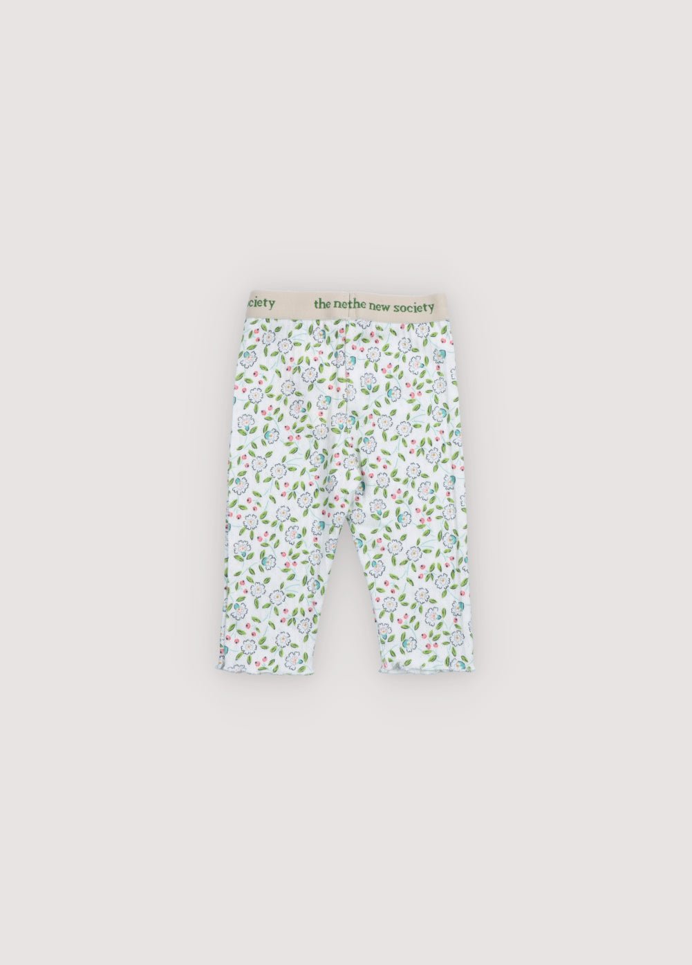 Legging côtelé ajouré avec un joli imprimé fleuri. Il présente une taille élastique avec un logo contrasté et un ourlet fini avec un surjet pour bébé. Parfait à associer avec le t-shirt assorti. Collection Printemps Été. The New Society.