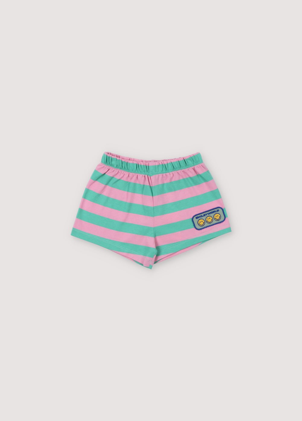 Short avec des rayures bicolores amusantes, une taille élastique et un patch SMILEYWORLD ton sur ton. Collection Printemps Été. The New Society.