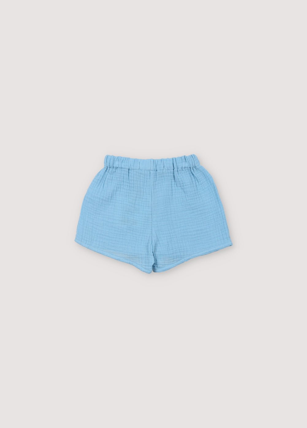 Short bébé Spyros en tissu mousseline 100% coton dans notre coloris bleu poudré. Broderie TNS Kids assortie. Collection Printemps Été. The New Society.