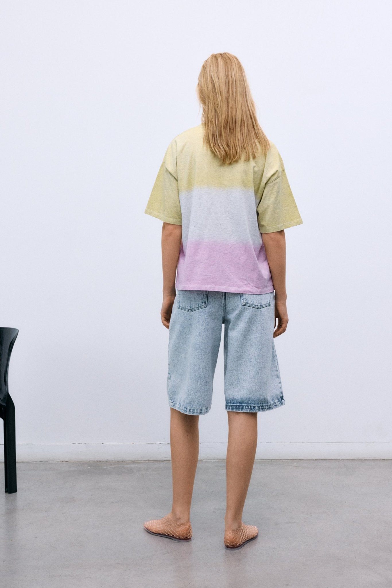 Crafted from 100% organic cotton jersey, this T-shirt features a soft, comfortable finish and a stylish two-tone tie-dye effect