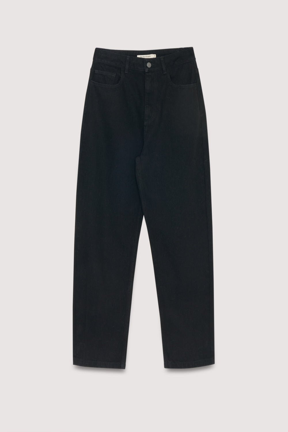 Indispensable dans toute garde-robe, ce denim noir classique de coupe régulière offre un look épuré et polyvalent qui convient à toutes les saisons.