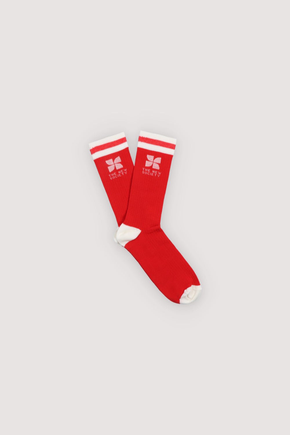 Steigern Sie Ihren Streetstyle mit diesen roten Socken mit strahlend weißem Akzent.