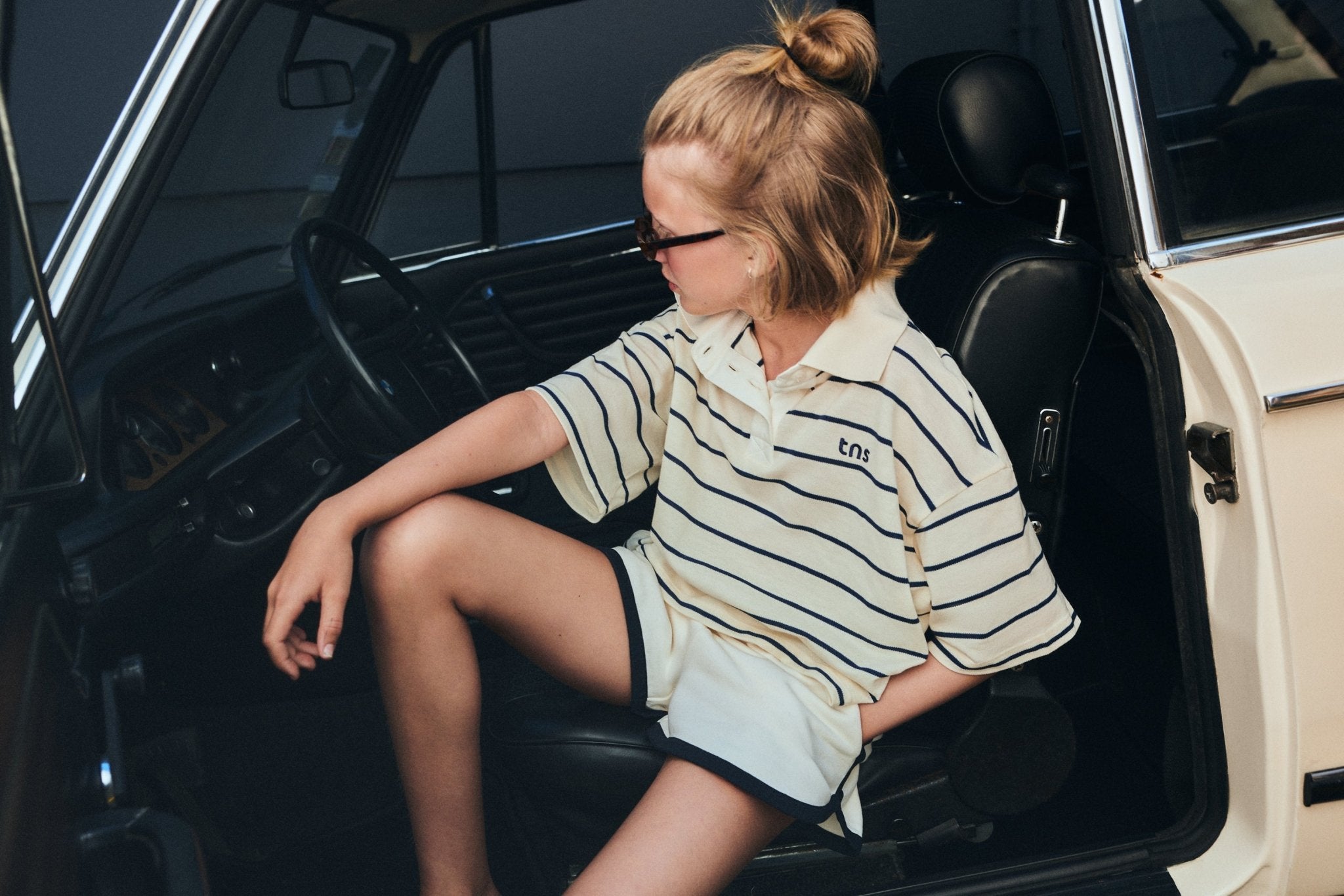 Baumwollfleece-Shorts mit Kontraststreifen an den Seiten und am Saum, Markenstickerei am Saum, Seitentaschen und einem verstellbaren Bund mit Kordelzug. Perfekt zum Kombinieren mit jedem anderen Stück aus der Kollektion für einen abgestimmten Look.