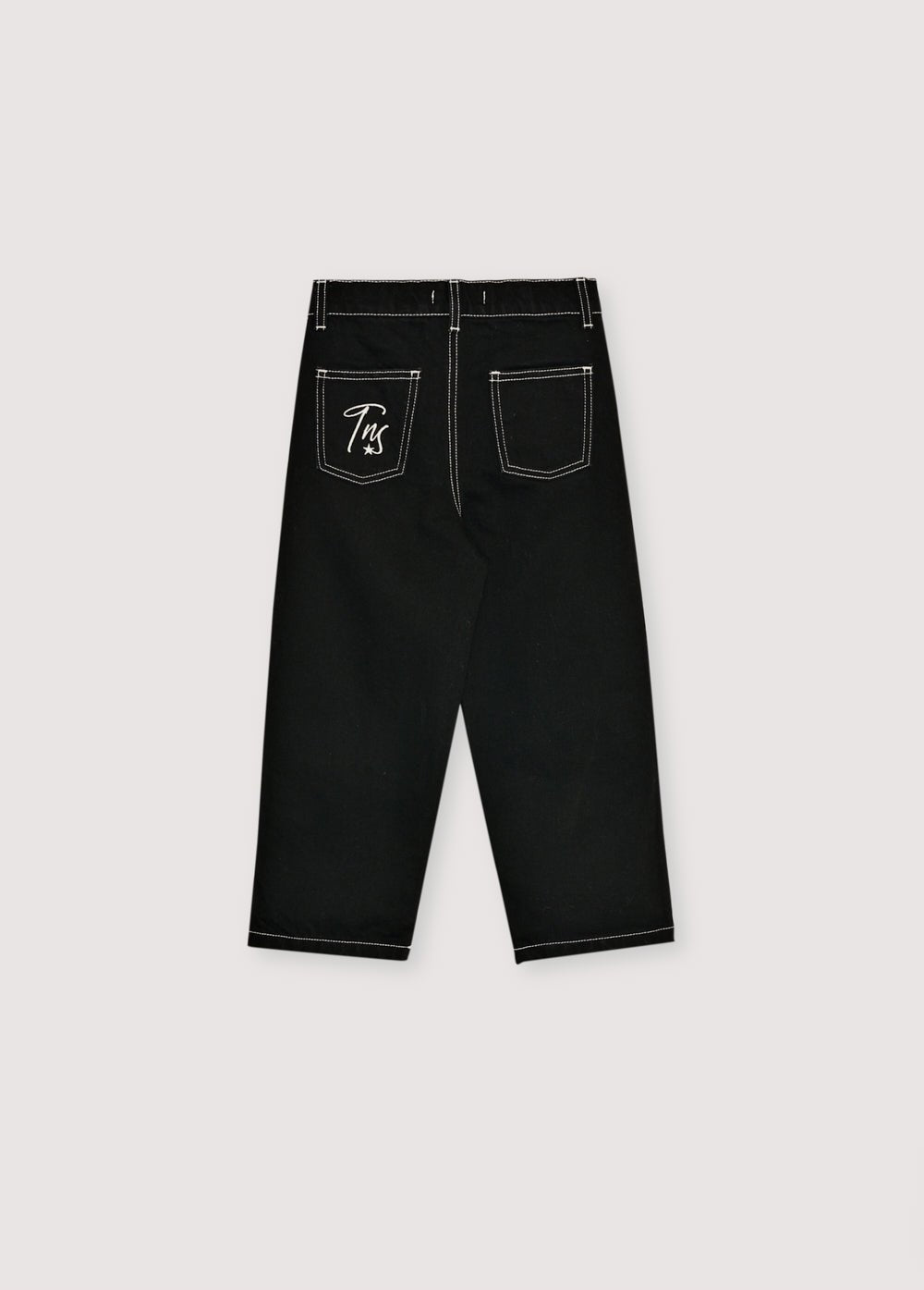 The Yaiza pant is a new and original style, with a wider fit, contrasting topstitching details and a unique TNS embroidery on the back pocket. It also includes an adjustable interior waistband with elastic.