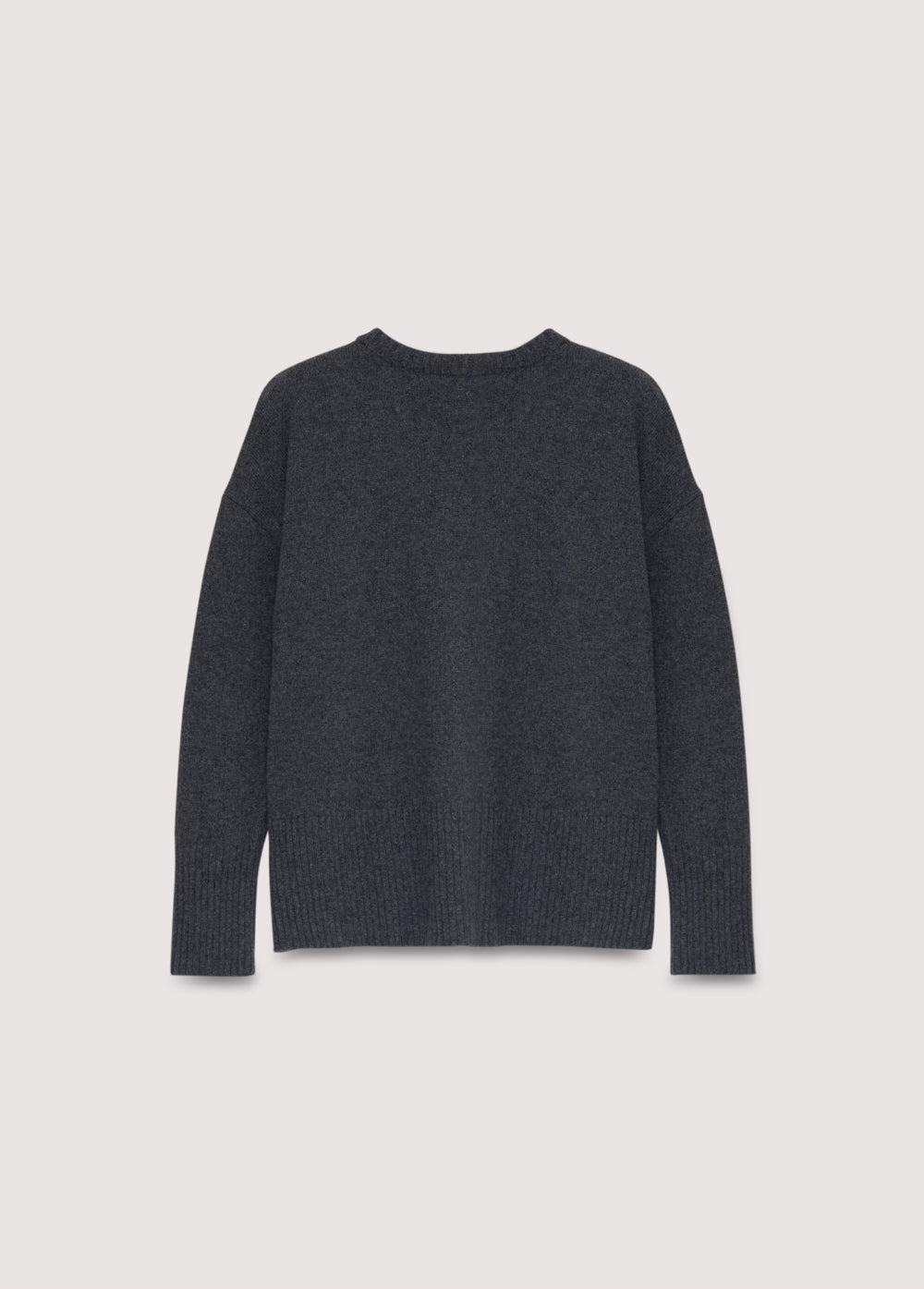 Cashmere sweater with a round neck and wide ribbing at the cuffs and hem. It features side slits.