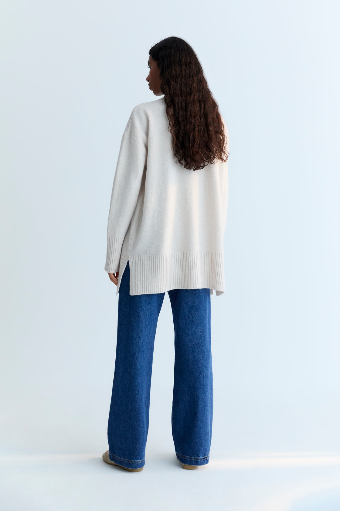 Oversized cashmere knit cardigan with tone-on-tone buttons.