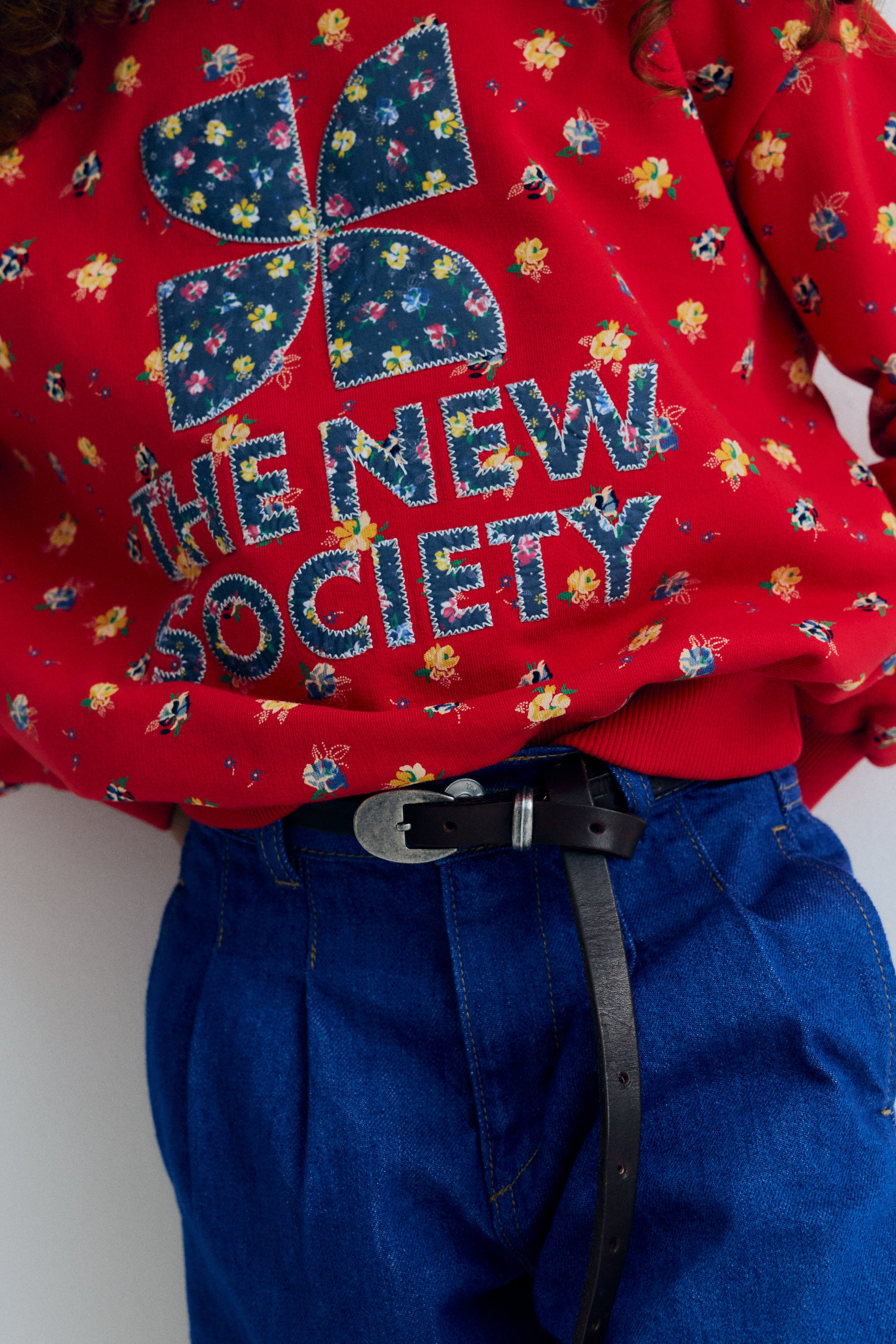 Our classic logo sweatshirt is crafted from 100% soft cotton for everyday comfort and timeless wear. Reimagined with a fresh multicolor floral print, it features a floral-print patch logo and contrasting stitch details that bring a quiet yet expressive energy to the piece.