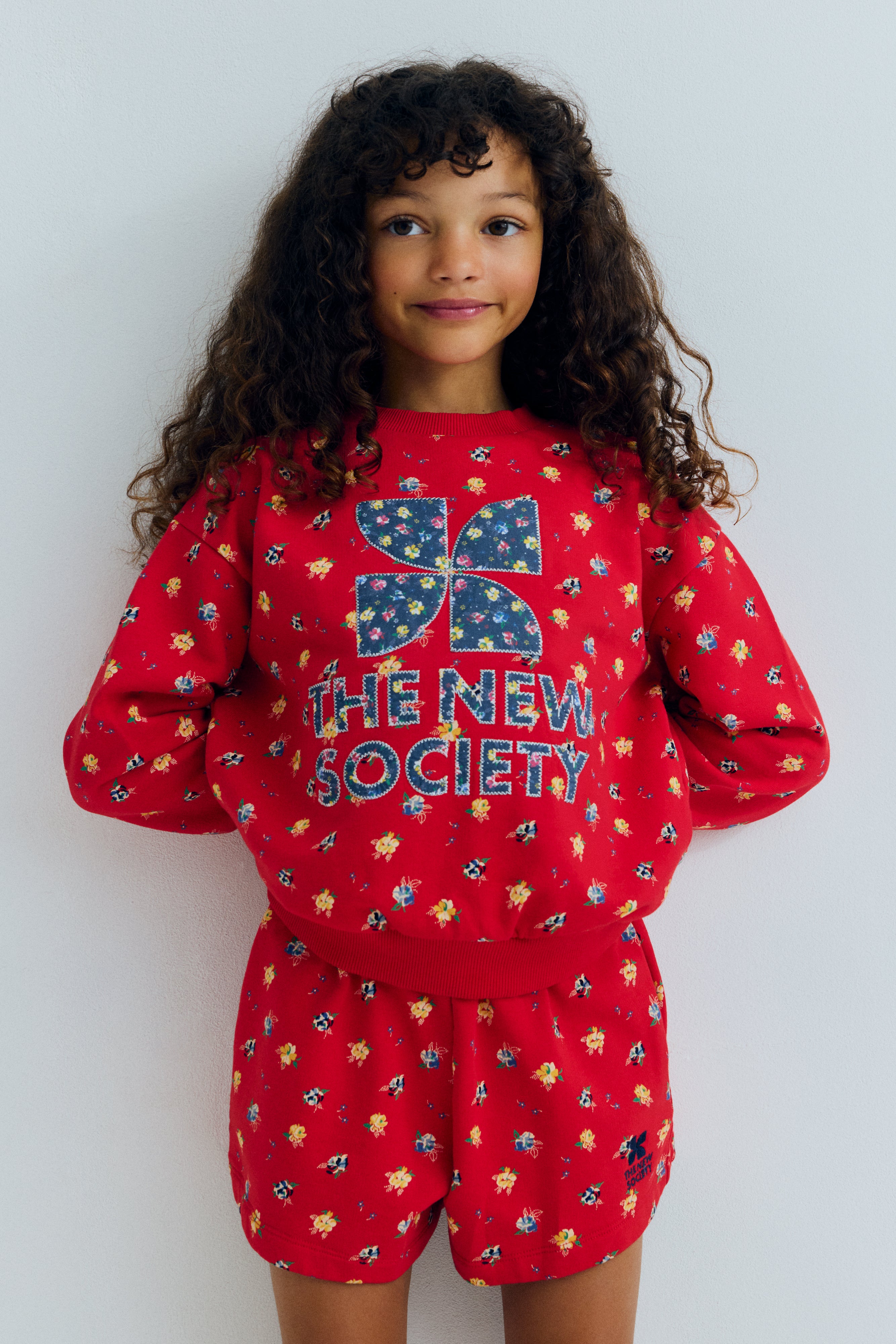 Our classic logo sweatshirt is crafted from 100% soft cotton for everyday comfort and timeless wear. Reimagined with a fresh multicolor floral print, it features a floral-print patch logo and contrasting stitch details that bring a quiet yet expressive energy to the piece.