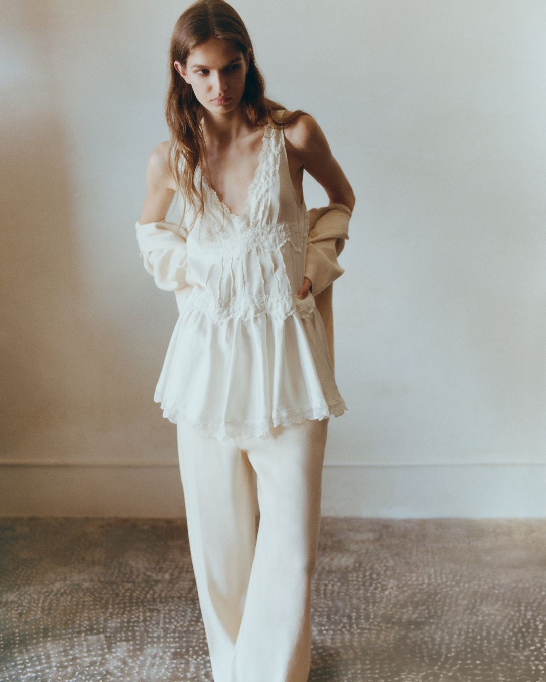 Ammi Woman organic cotton tunic with relaxed fit, long sleeves, and front button closure, elegant and fluid design