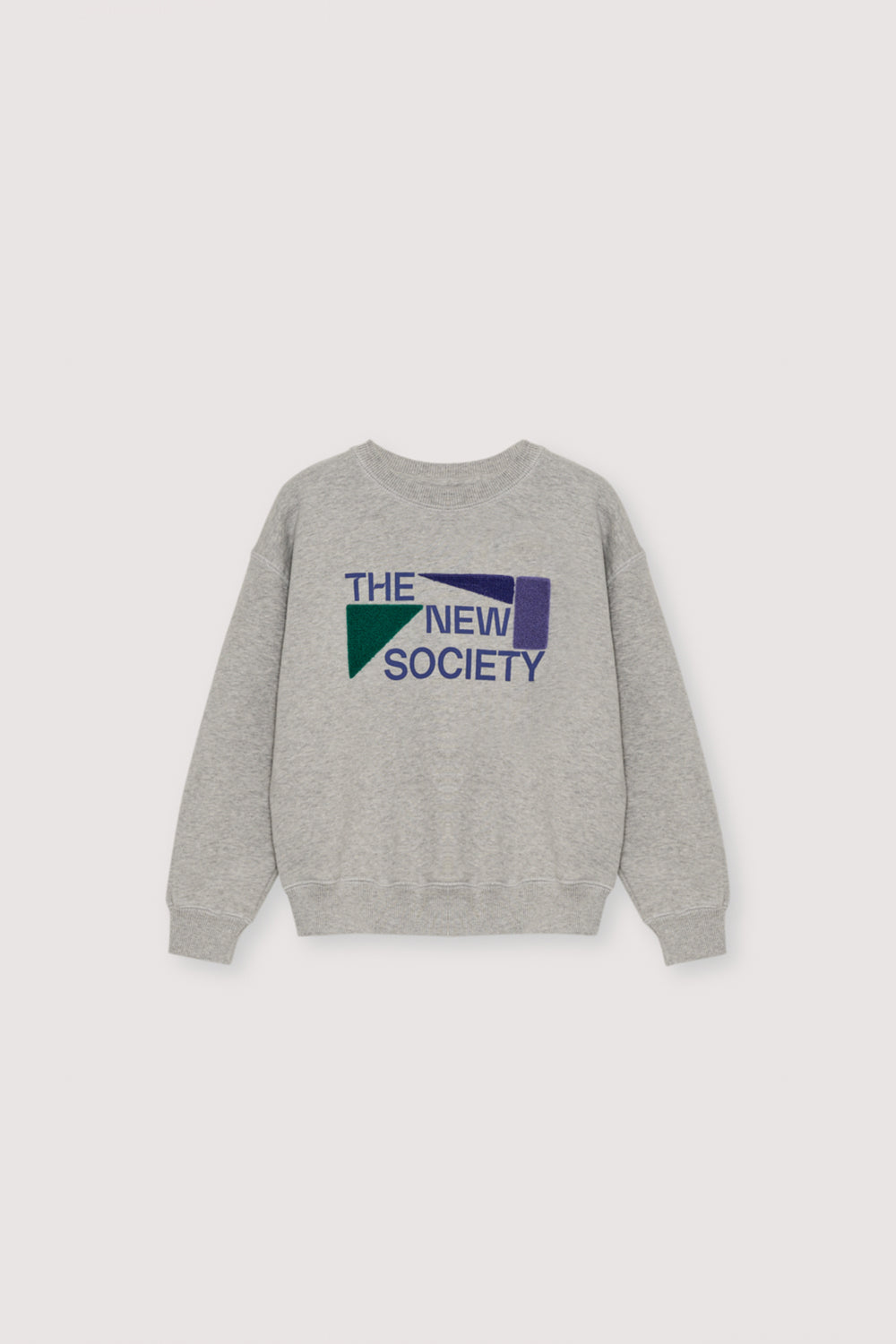 
Grey melange fleece sweatshirt with a colorful brand print on the front and terry details.Brushed on the inside and outside.  It comes with a matching t-shirt and joggers to complete the full set.