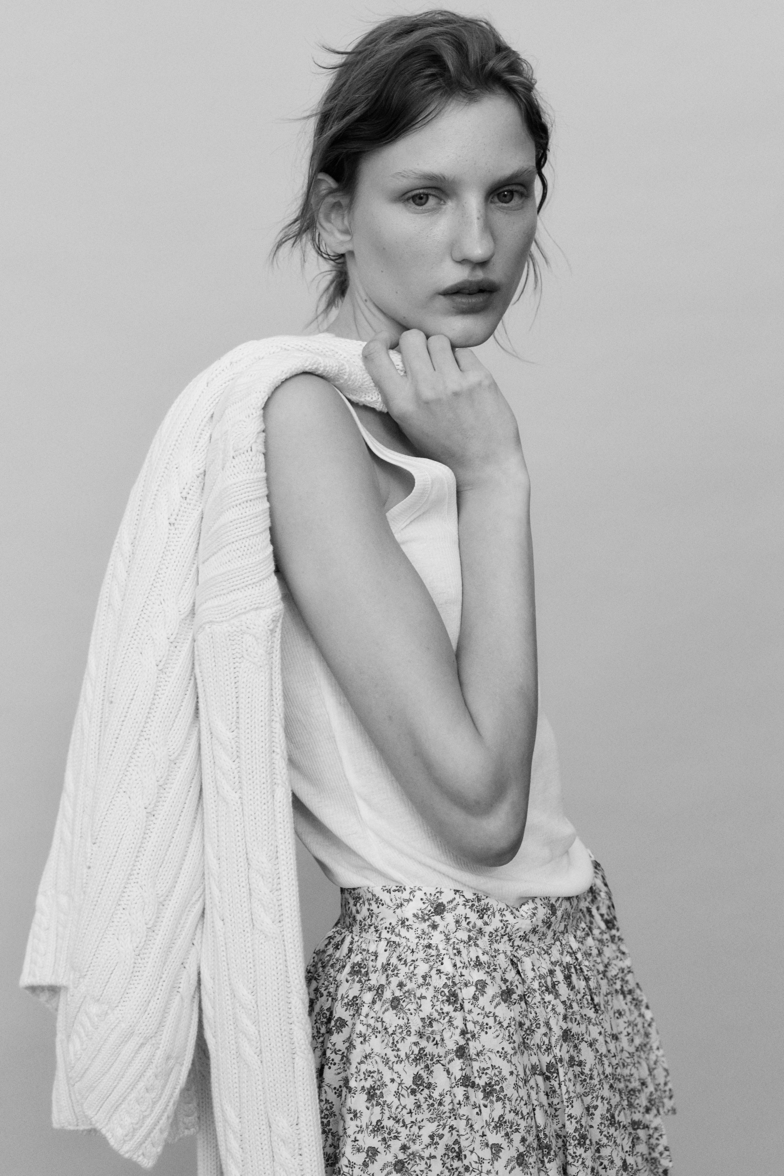 Bring a touch of timeless femininity to your wardrobe with this blue floral skirt, perfect for elevating both casual and polished looks