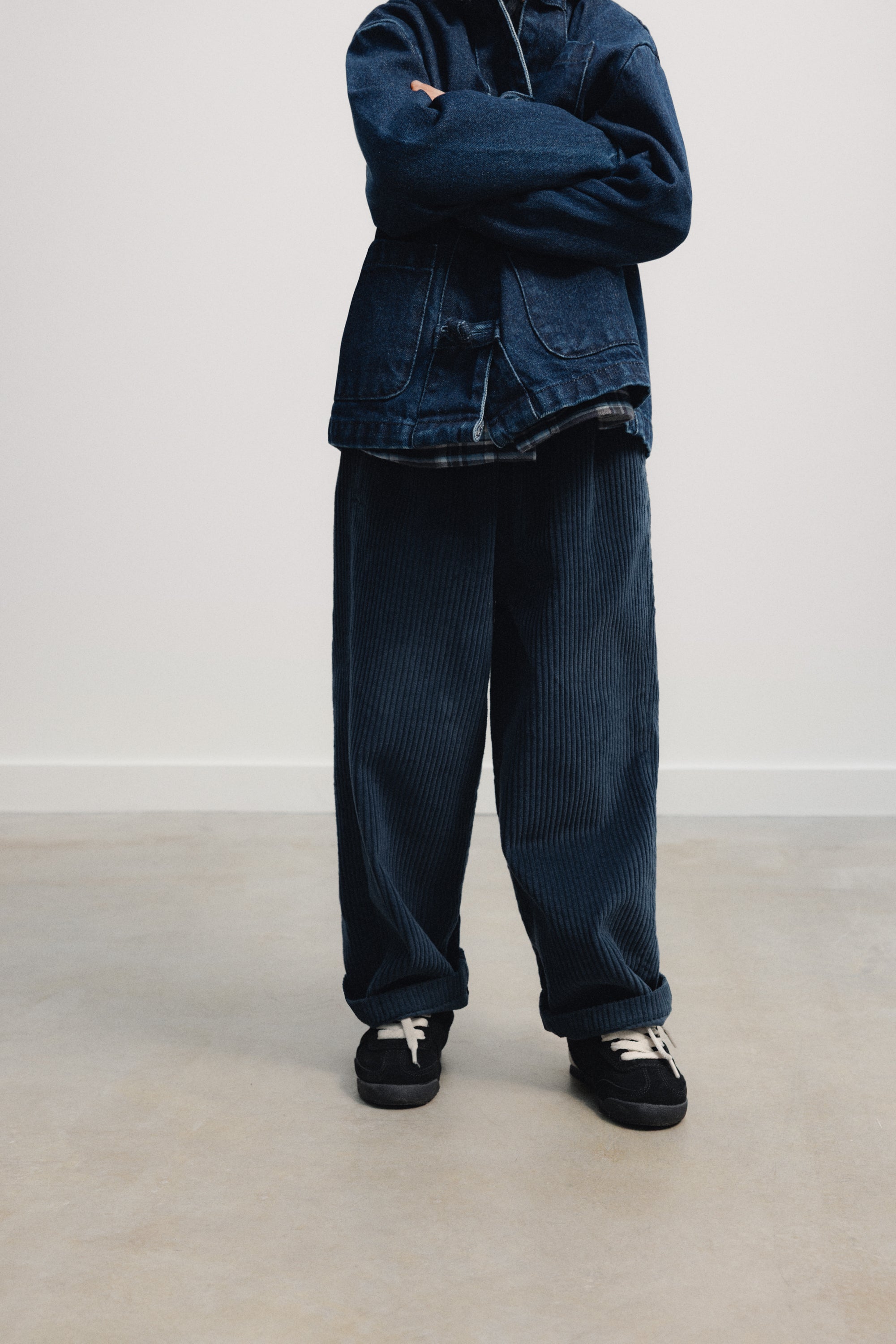 Elio Corduroy Trouser Black Iris
