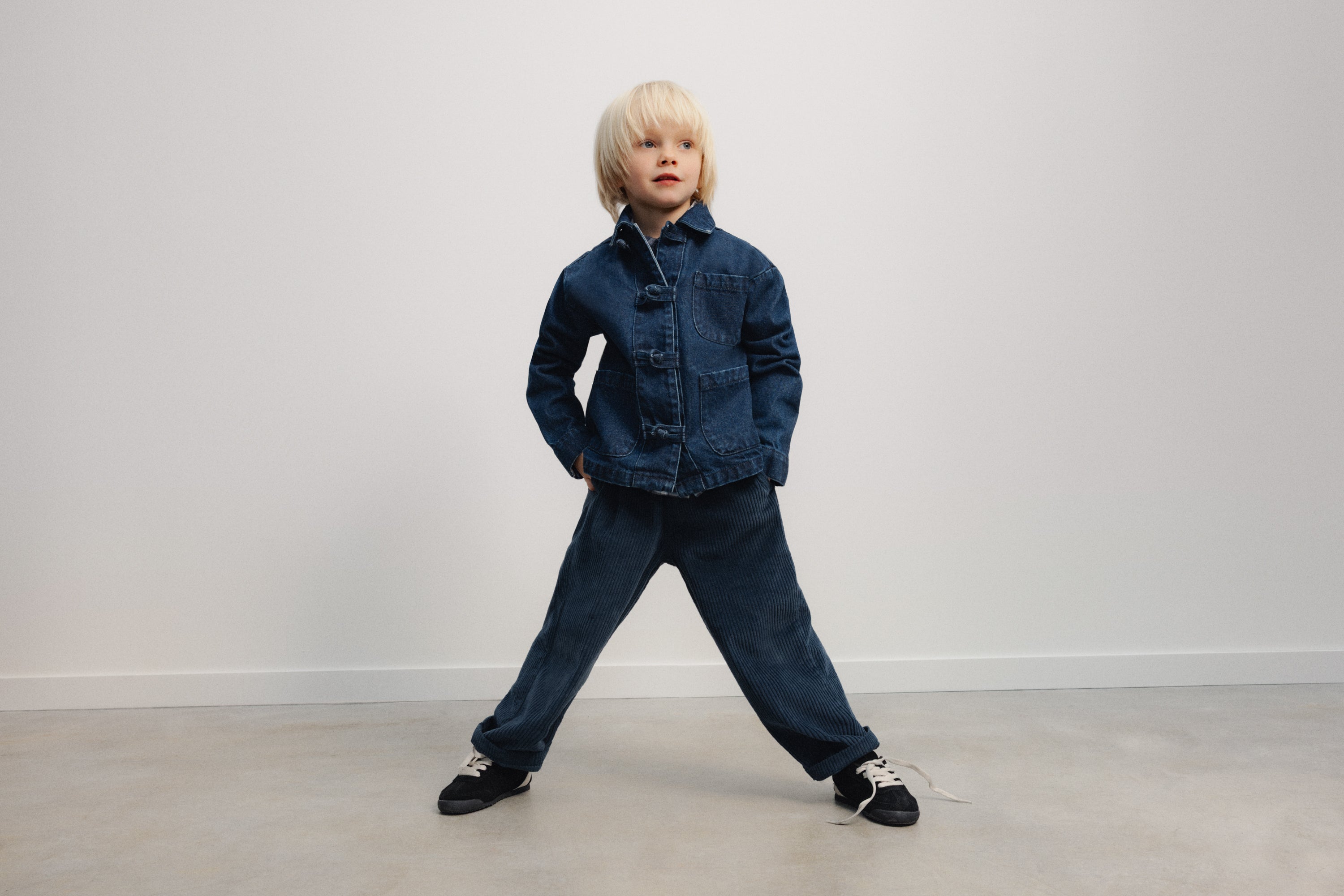 Elio Corduroy Trouser Black Iris